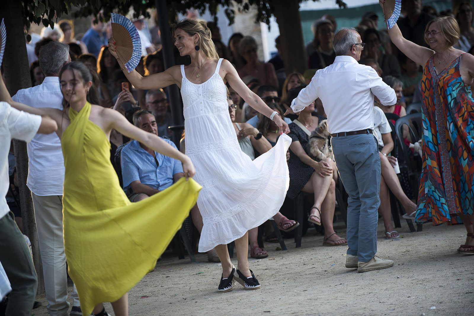 "Paga-li, Joan", ball del vano i el ram. FOTO: Bernat Millet. (Tot Sant Cugat)