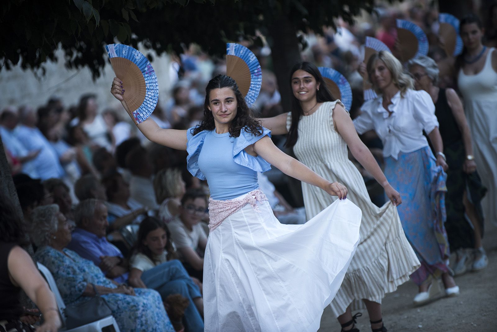 "Paga-li, Joan", ball del vano i el ram. FOTO: Bernat Millet. (Tot Sant Cugat)