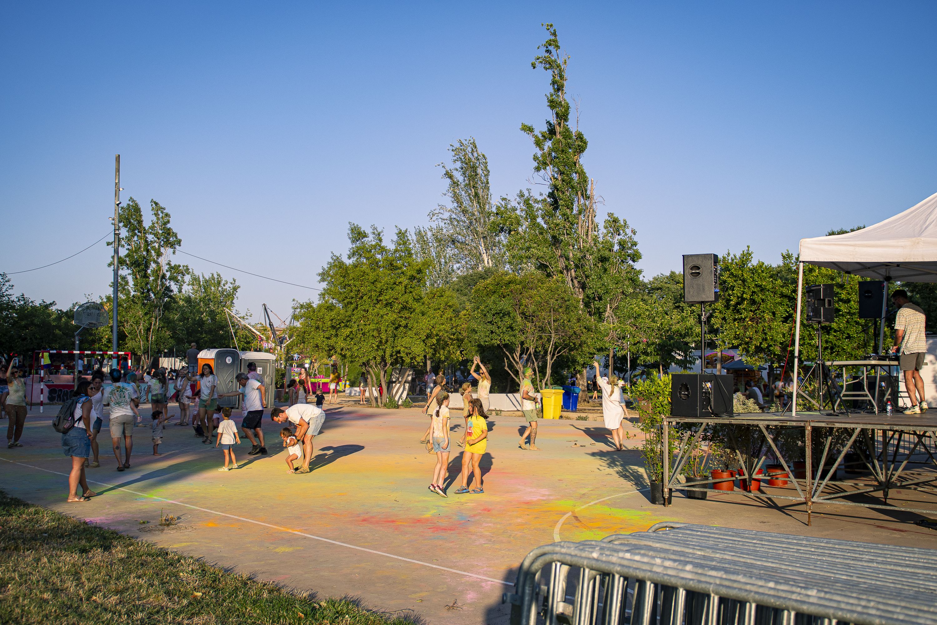 Festa Holi de la Festa Major de Mira-sol. FOTO: Pol Rodríguez (TOT Sant Cugat)