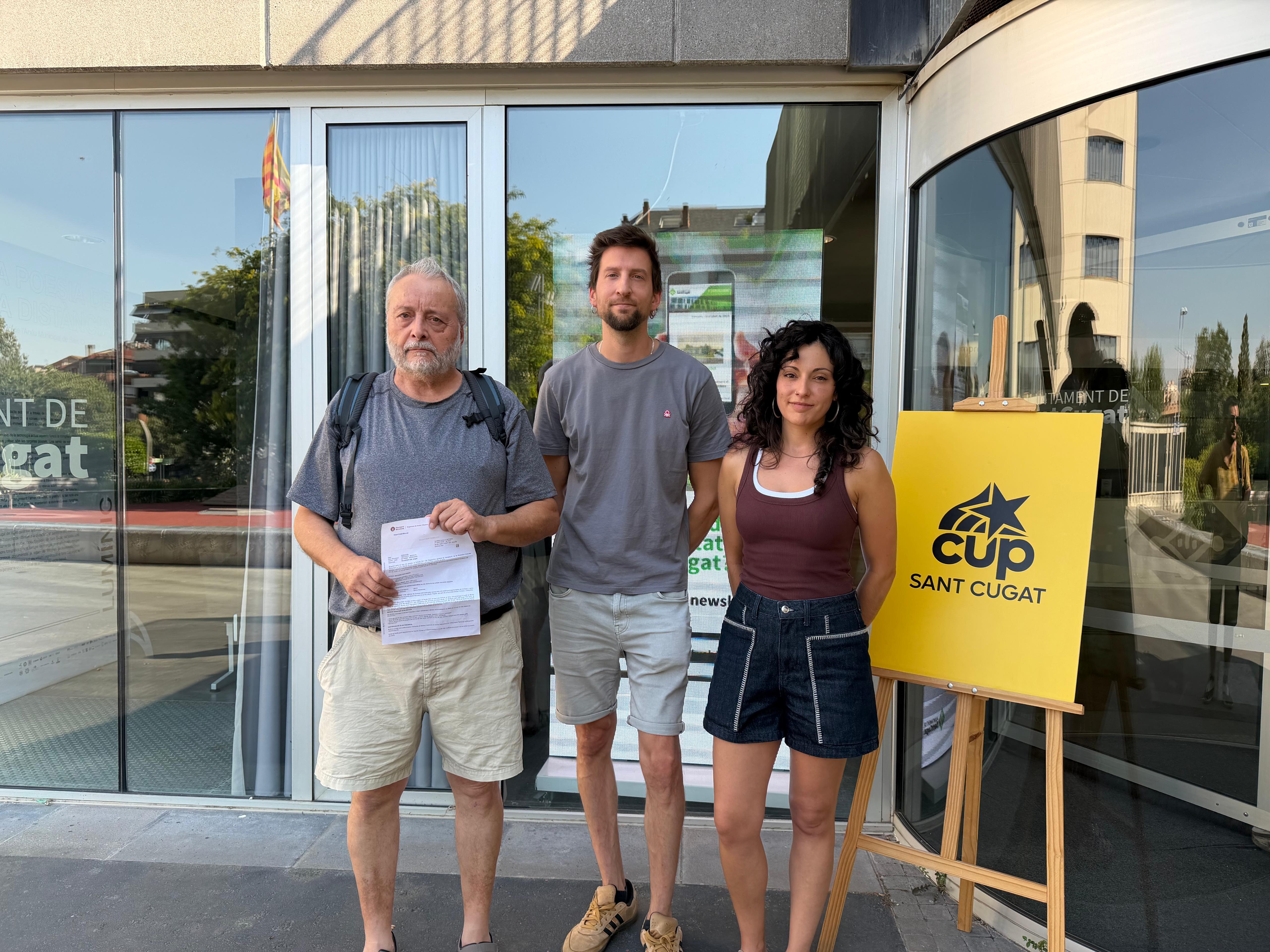 Roda de premsa de la CUP per explicar la situació de la taxa de residus. FOTO: TOT Sant Cugat