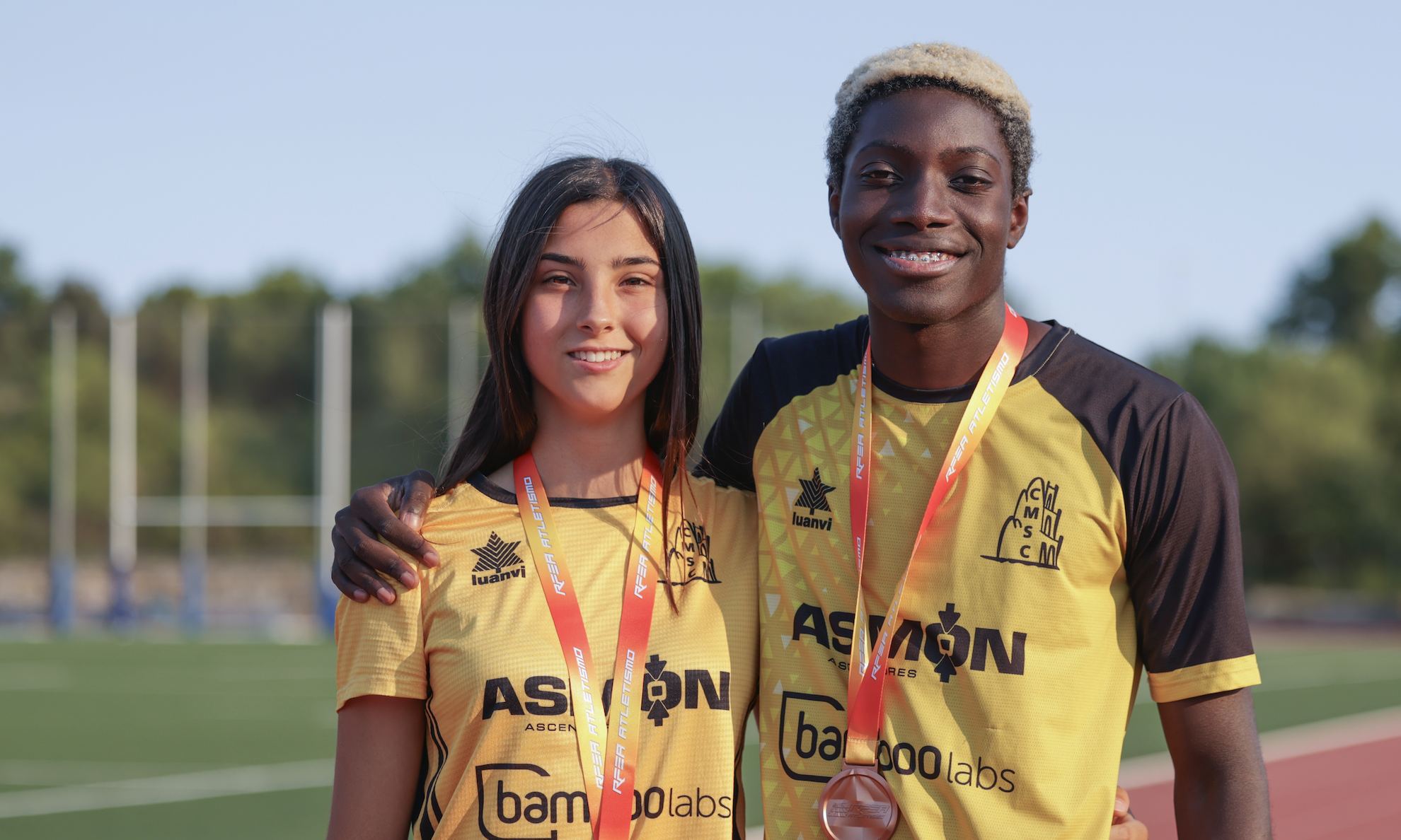 Laia Ortolà i Joan Boubacar Guzmán (ambdós del Club Muntanyenc Sant Cugat) aconsegueixen medalla en el Campionat d'Espanya d'atletisme. FOTO: Cedida