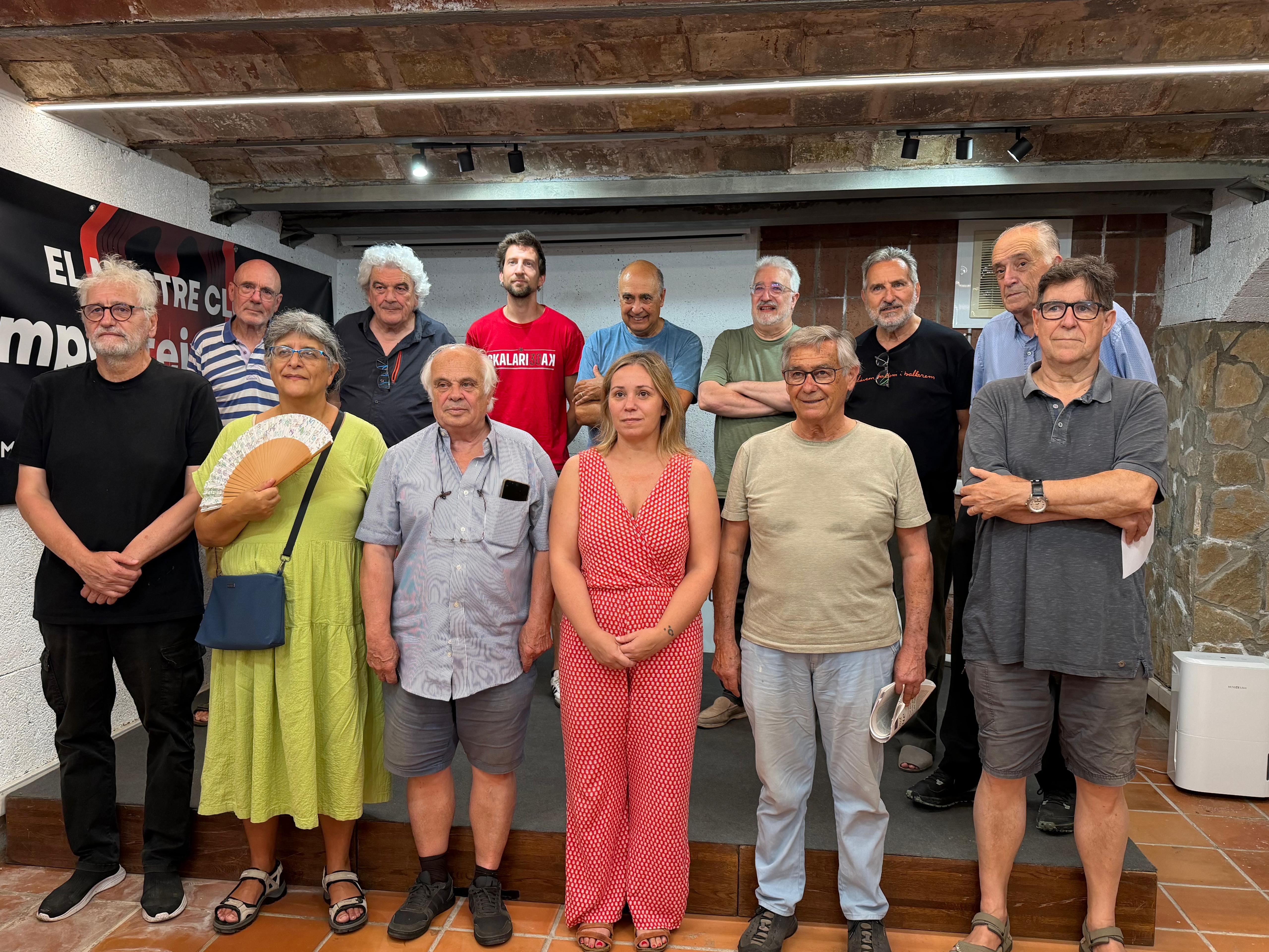 Representants d'algunes de les entitats i sectors adherits al manifest. FOTO: TOT Sant Cugat