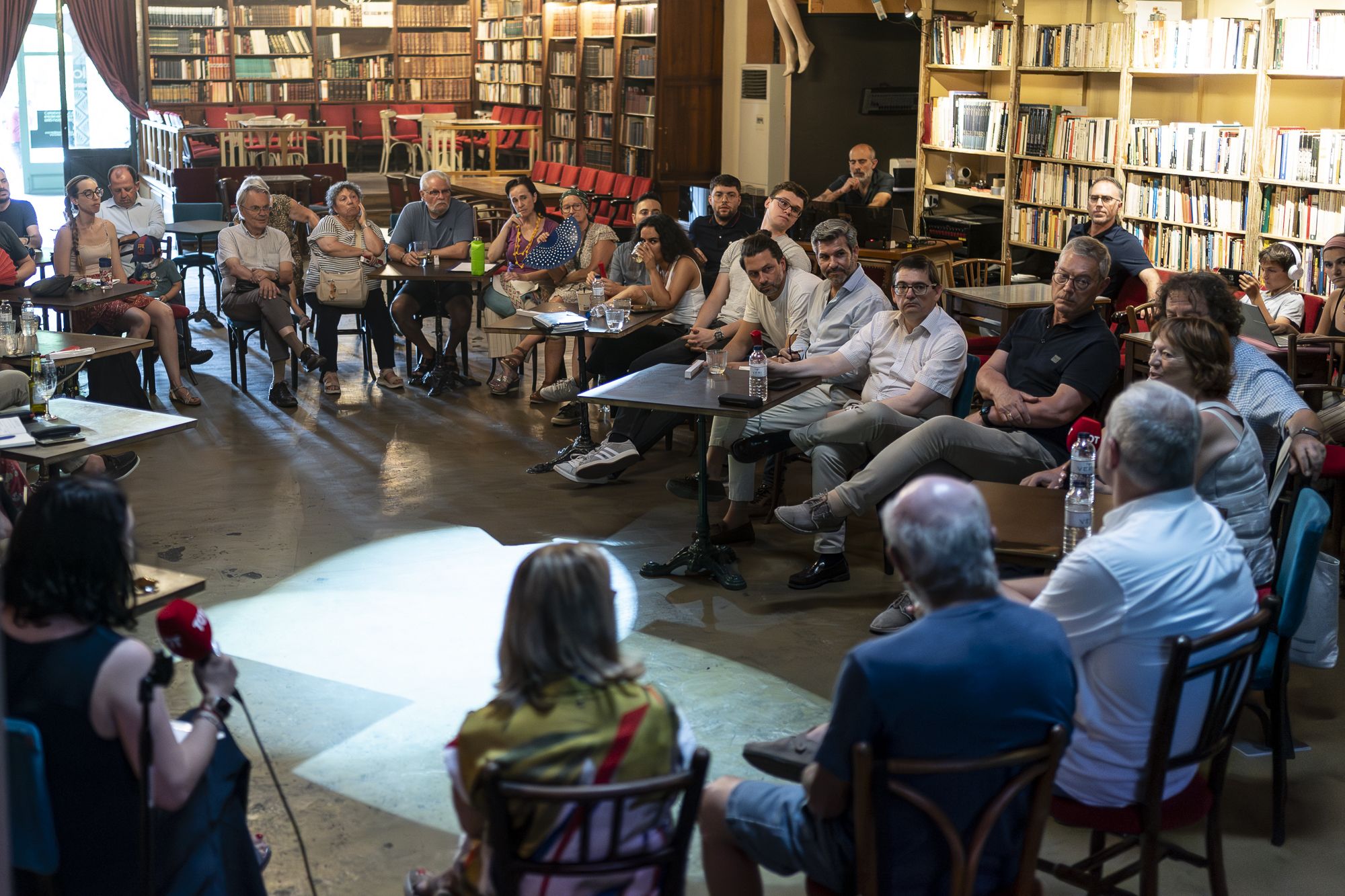 Debat a Volpelleres, Parc Central i Colomer del cicle 'Els barris al centre'. FOTO: Mireia Comas