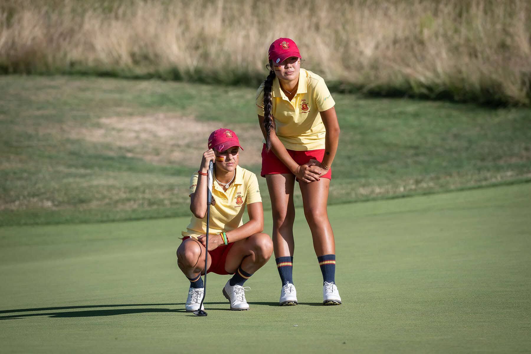 Adriana García (esquerra) i Nagore Martínez (dreta) en el Campionat d'Europa sub-18 per equips femenins. FOTO: RFEG