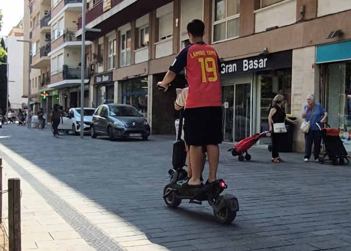 Patinet a l'avinguda de Cerdanyola FOTO: TOT Sant Cugat