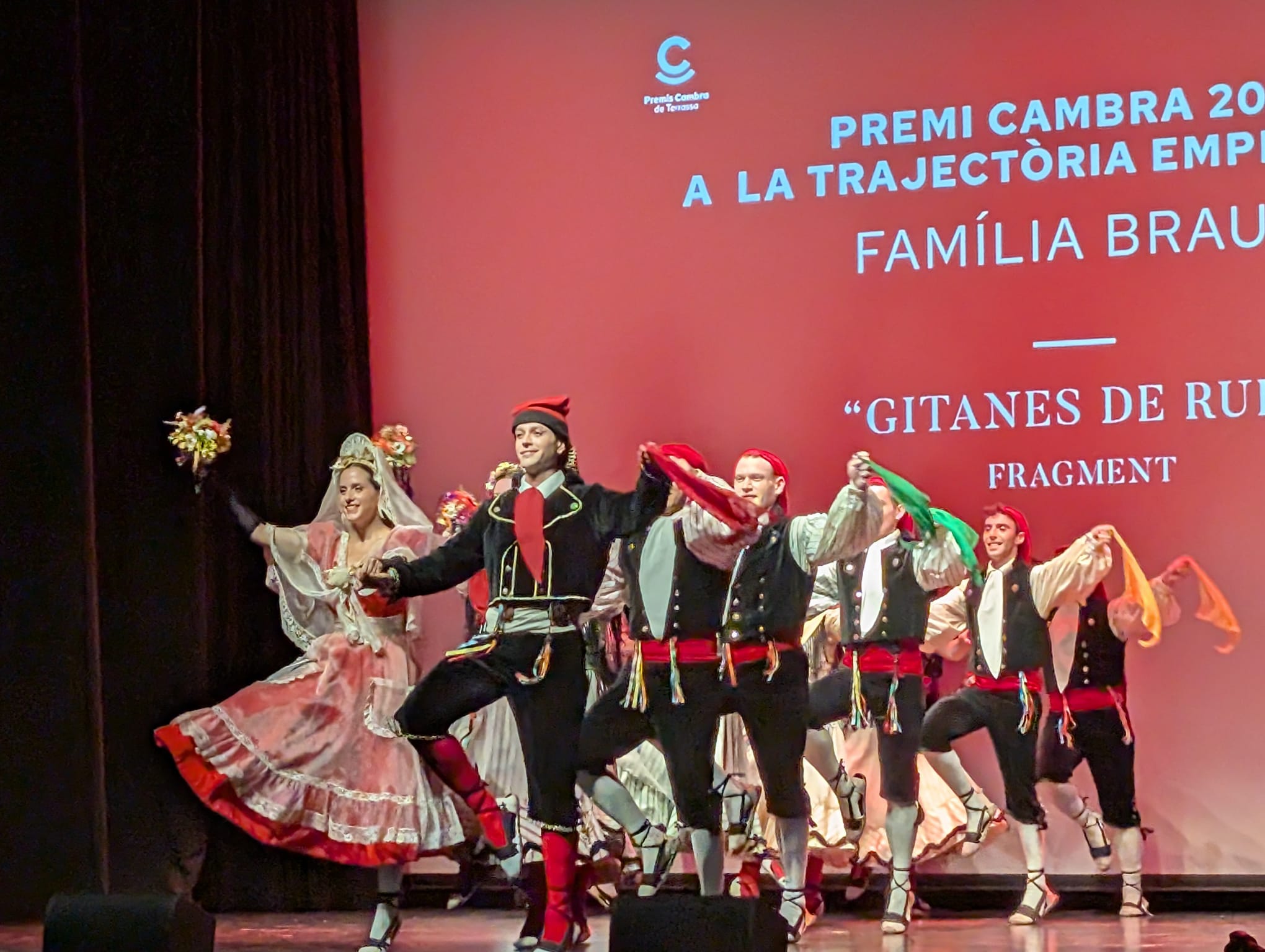 L'Esbart de Rubí interpretant les Gitanes de Rubí. FOTO: Redacció TOT Rubí
