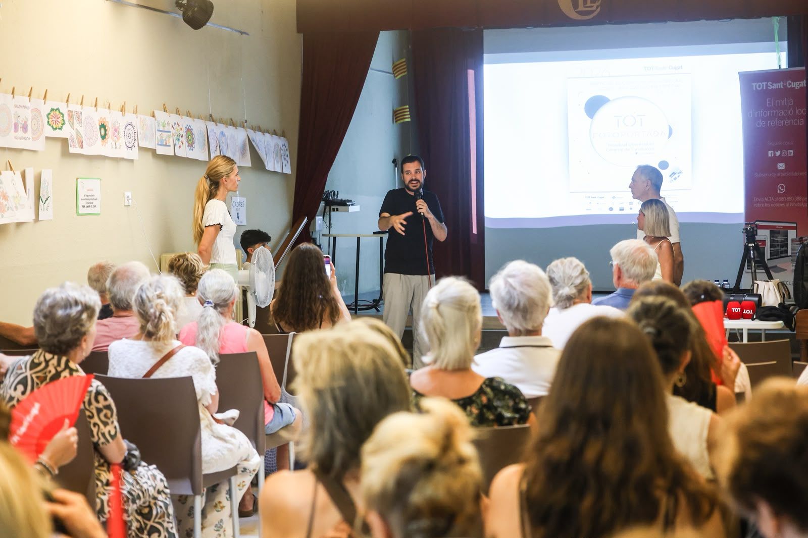 Xerrada per capturar l'eclipsi amb els fotògrafs Mery Gallego i Ramon Pérez. FOTO: Ajuntament (Lali Puig)