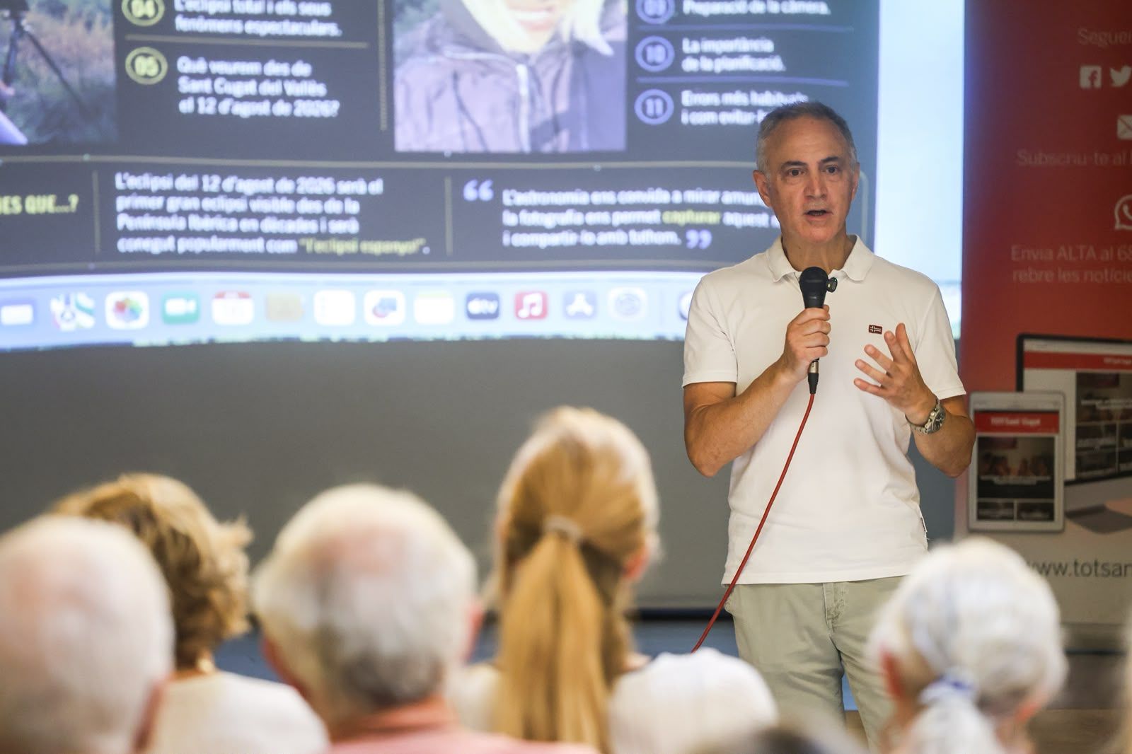 Xerrada per capturar l'eclipsi amb els fotògrafs Mery Gallego i Ramon Pérez. FOTO: Ajuntament (Lali Puig)