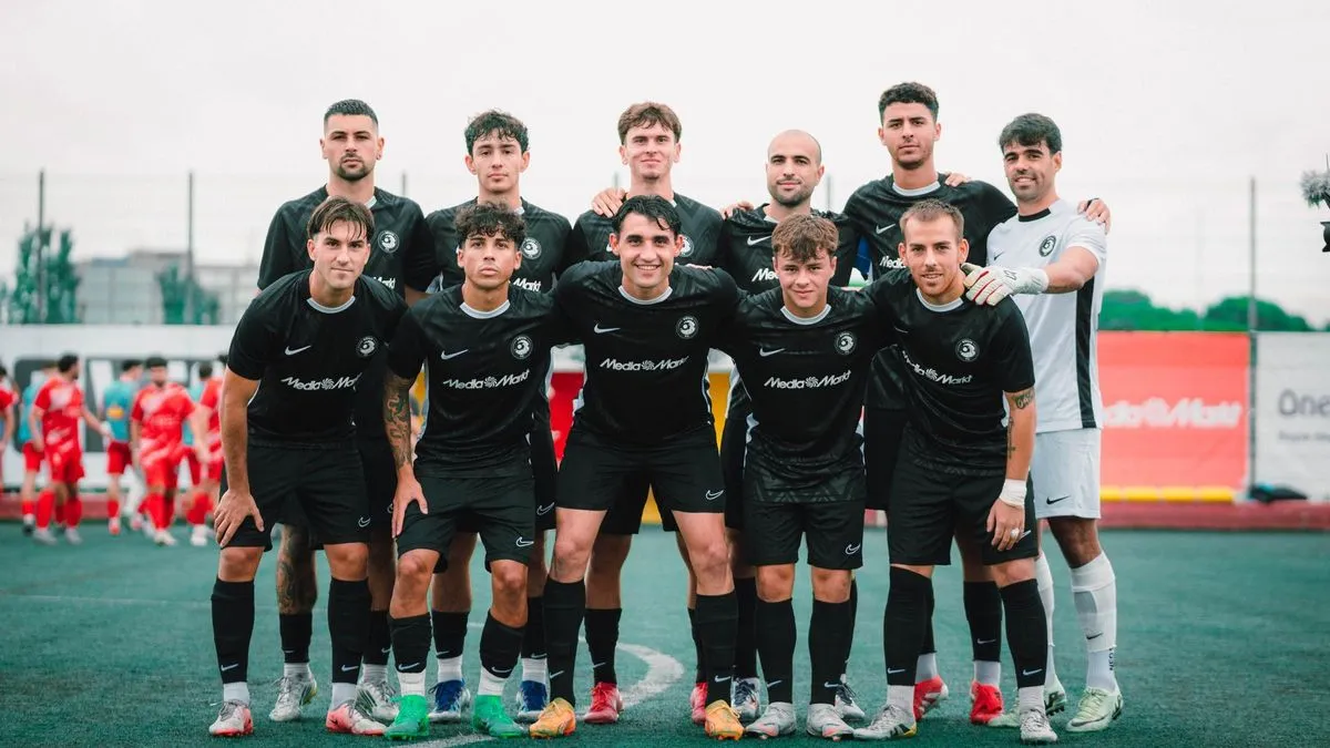 El Rōnin FC, l'equip de futbol amateur d'Ibai Llanos. FOTO: Rōnin FC 