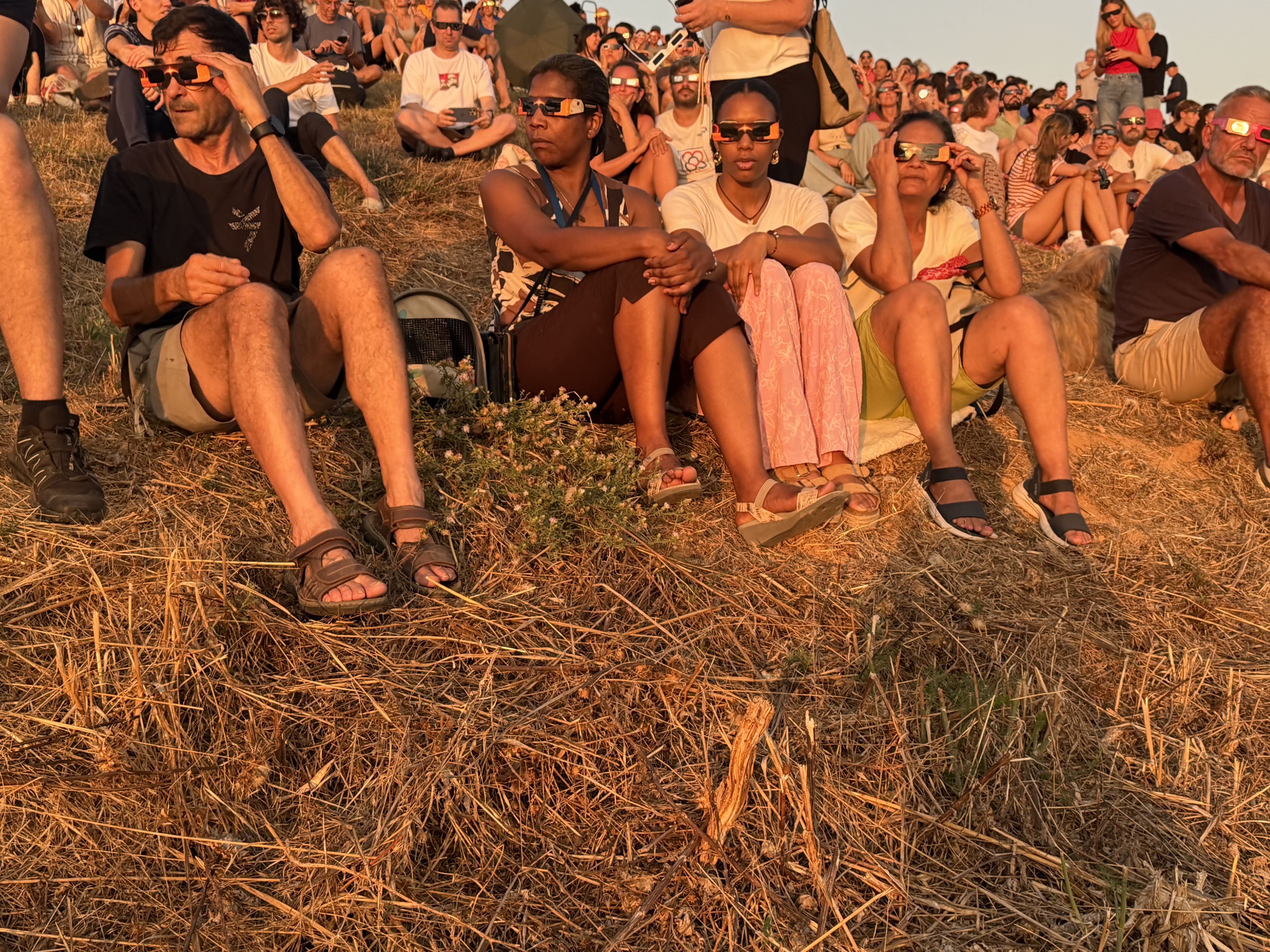 El Turó de Can Mates s'ha omplert per veure l'eclipsi. FOTO: TOT Sant Cugat