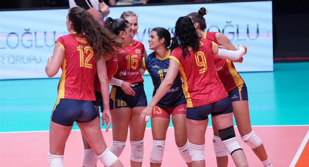 La selecció estatal de voleibol va perdre els seus 2 primers partits en el Campionat d'Europa. FOTO: RFEVB