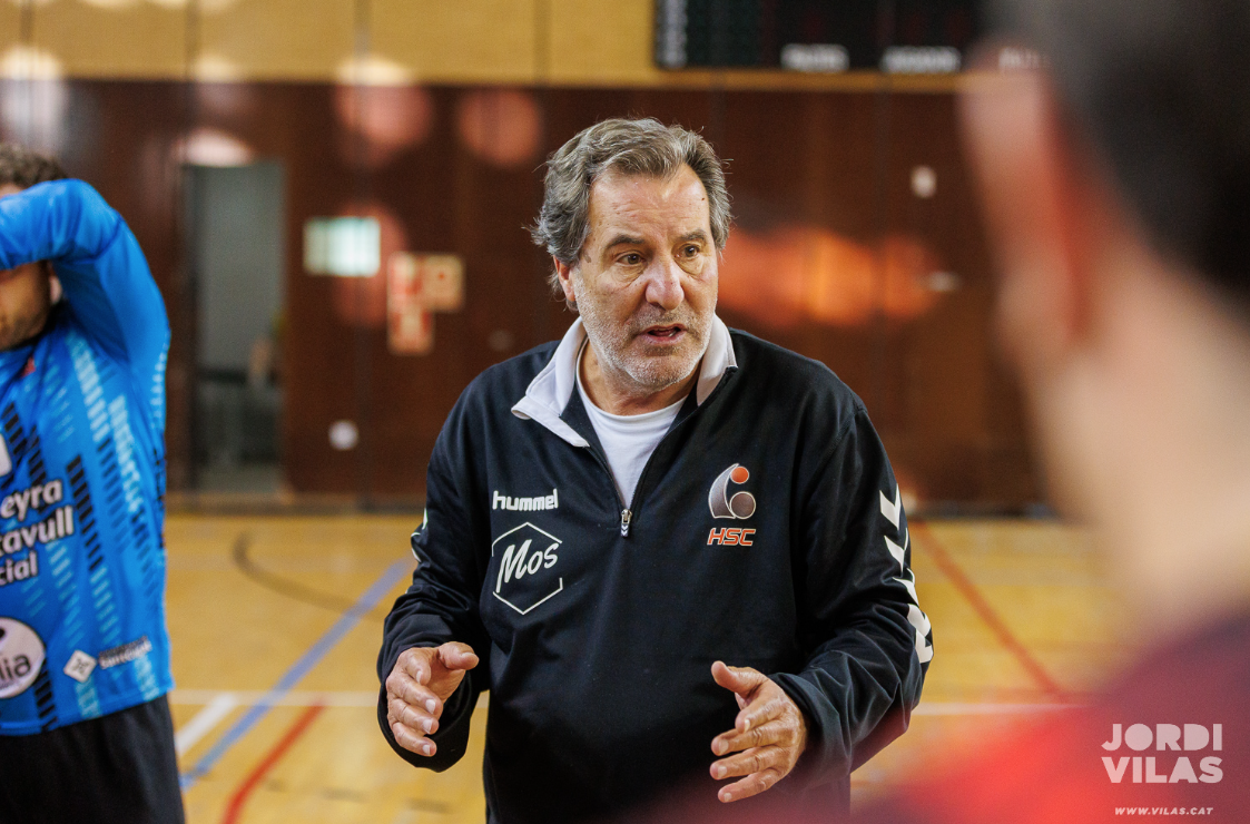 Joan Sancho, entrenador de l'Handbol Sant Cugat. FOTO: Jordi Vilas