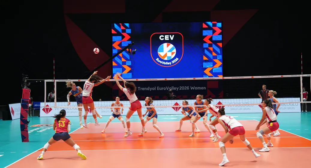 La selecció espanyola de voleibol ha perdut 3 a 0 vers els Països Baixos. FOTO: RFEVB