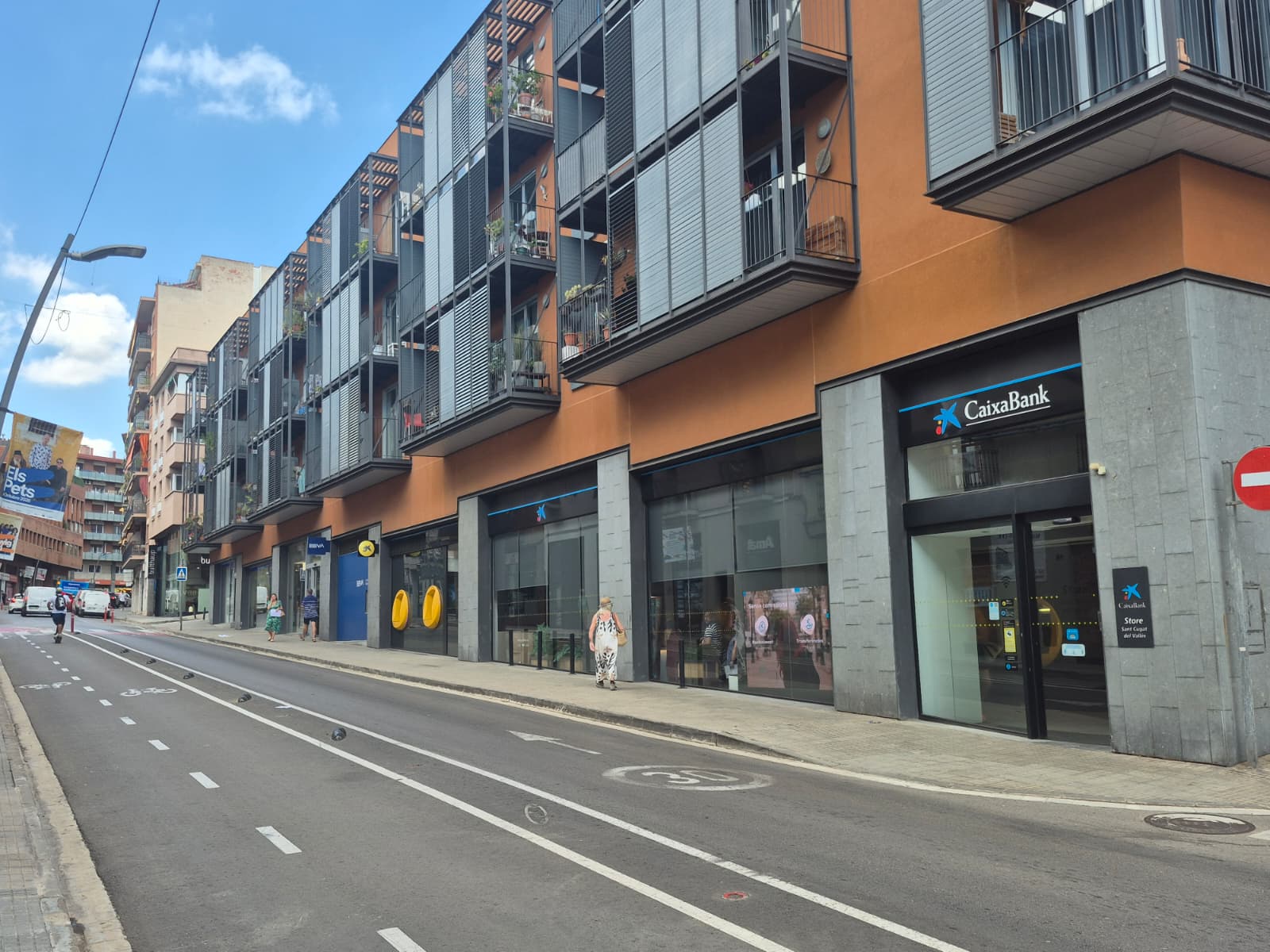 A l'avinguda de Rius i Taulet es concentren diverses oficines bancàries FOTO: TOT Sant Cugat