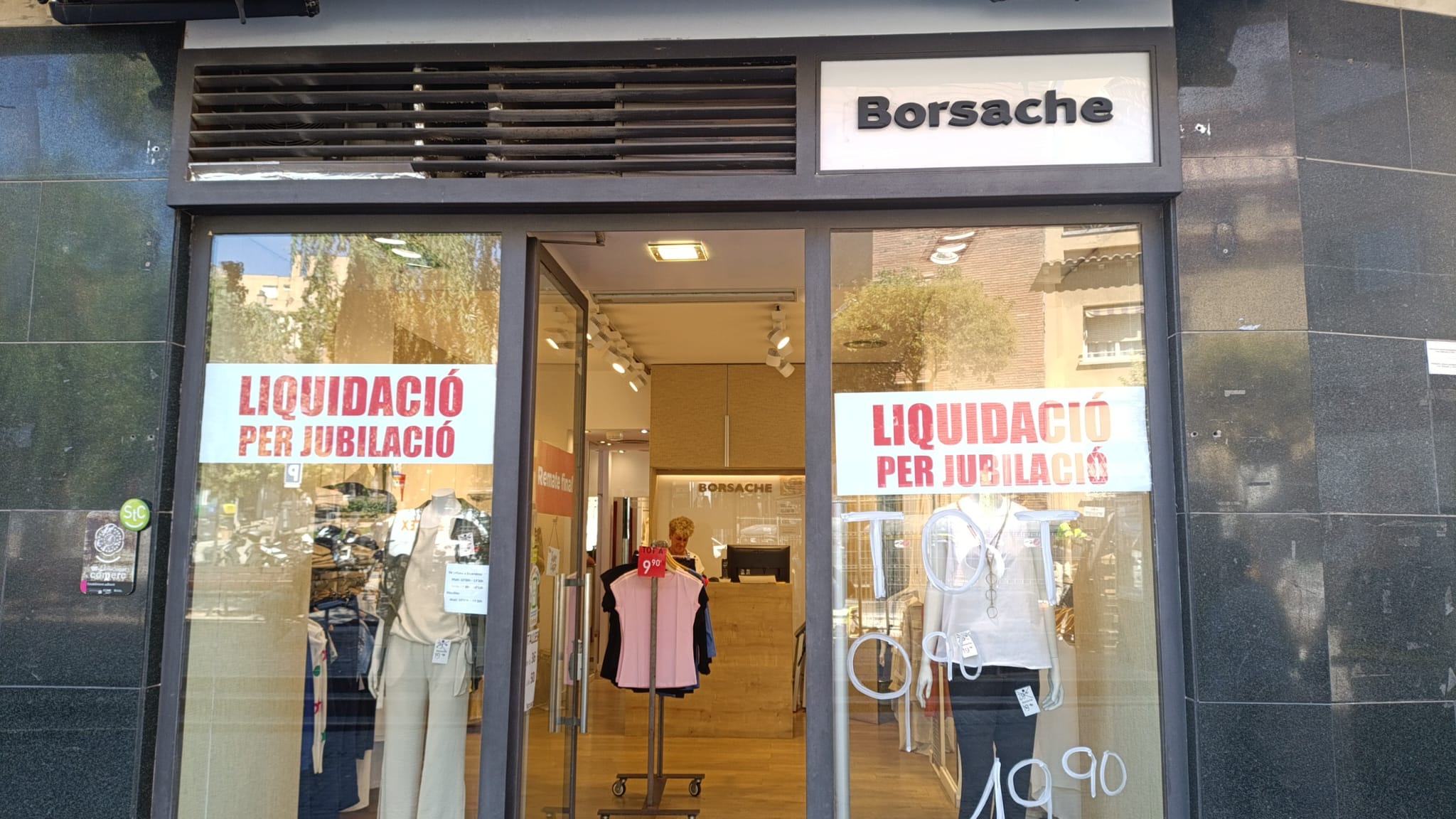 La botiga Borsache estarà en liquidació per jubilació. FOTO: Cedida.