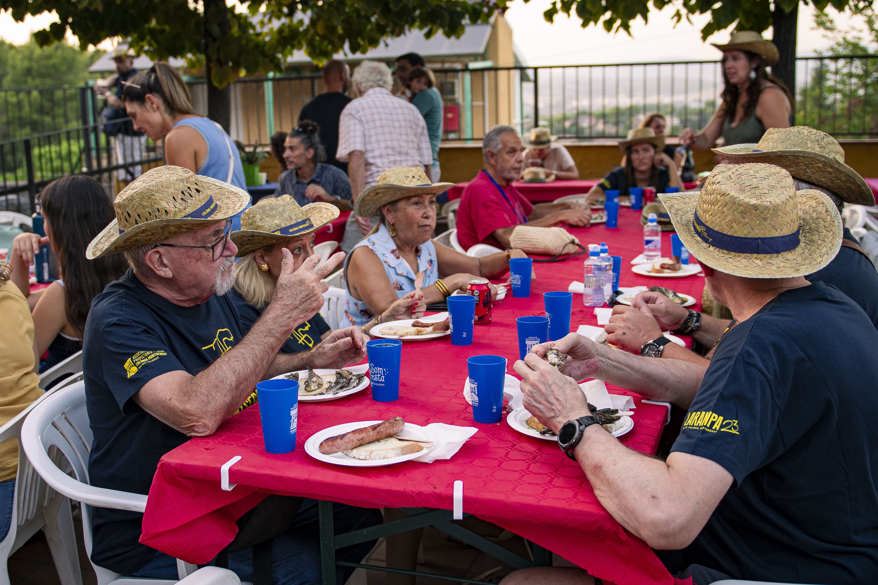 Sardinada i botifarrada popular  de la Festa Major de la Colònia Montserrat de Valldoreix. FOTO: Pol Rodríguez (TOT Sant Cugat)