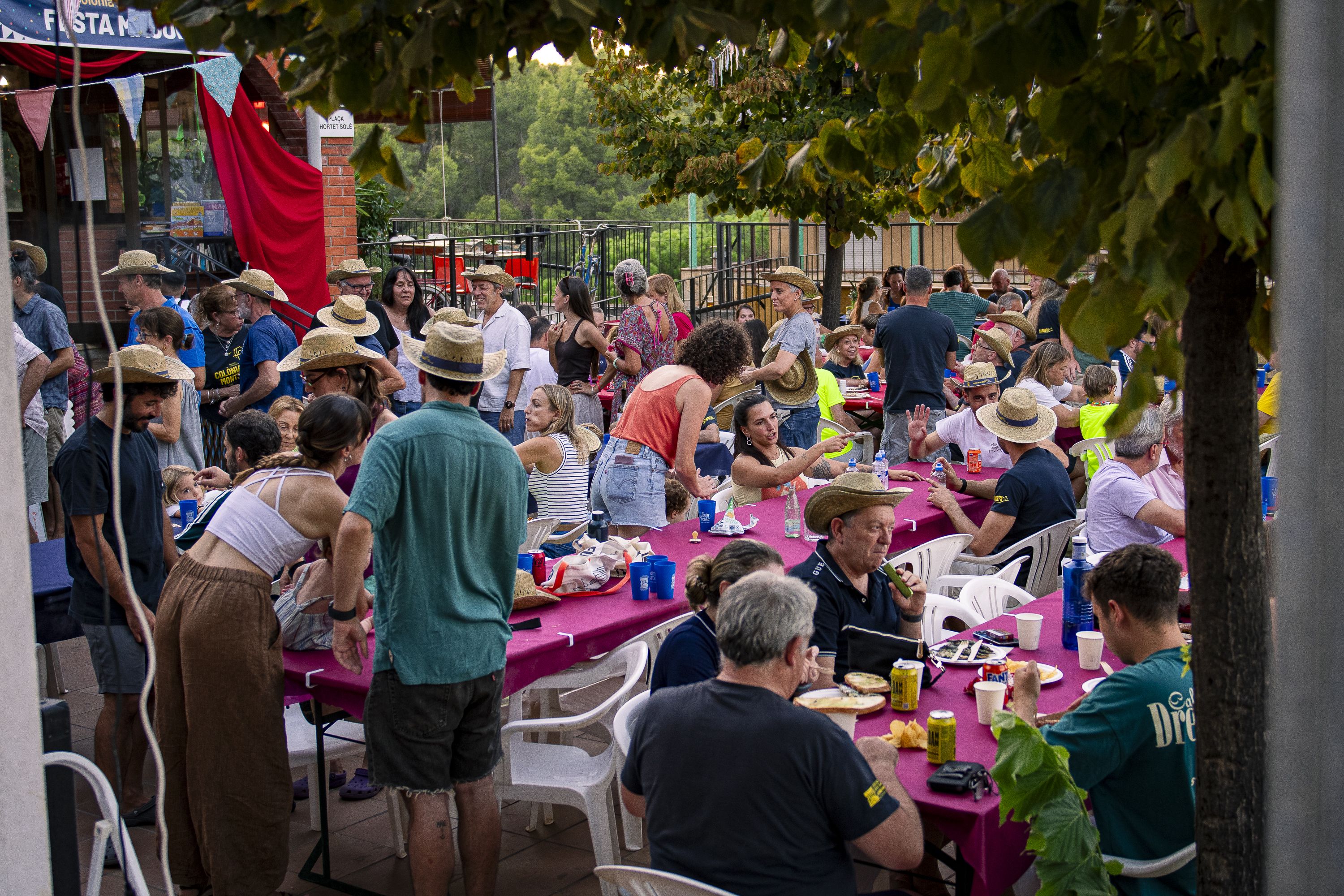 Sardinada i botifarrada popular  de la Festa Major de la Colònia Montserrat de Valldoreix. FOTO: Pol Rodríguez (TOT Sant Cugat)