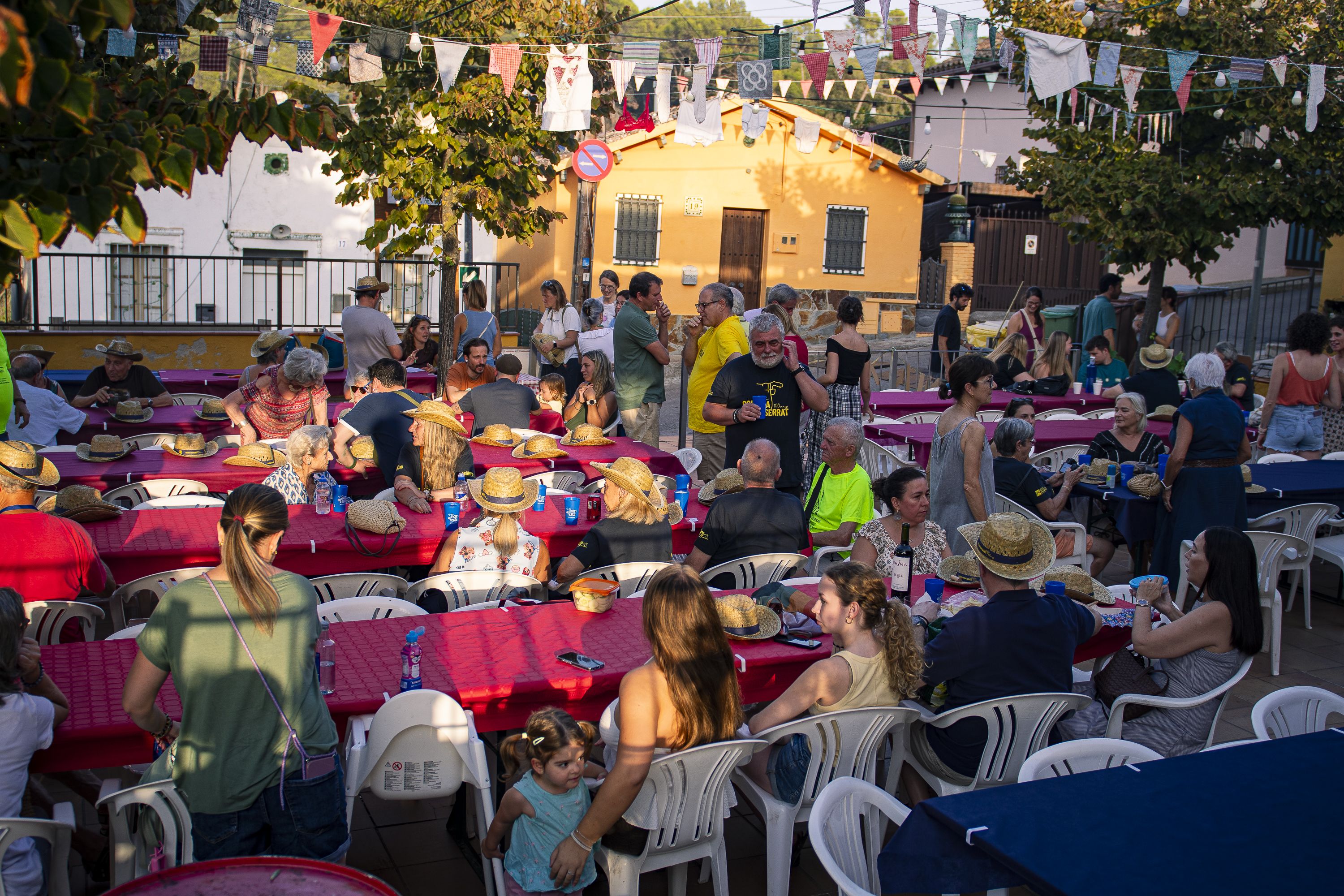 Sardinada i botifarrada popular  de la Festa Major de la Colònia Montserrat de Valldoreix. FOTO: Pol Rodríguez (TOT Sant Cugat)