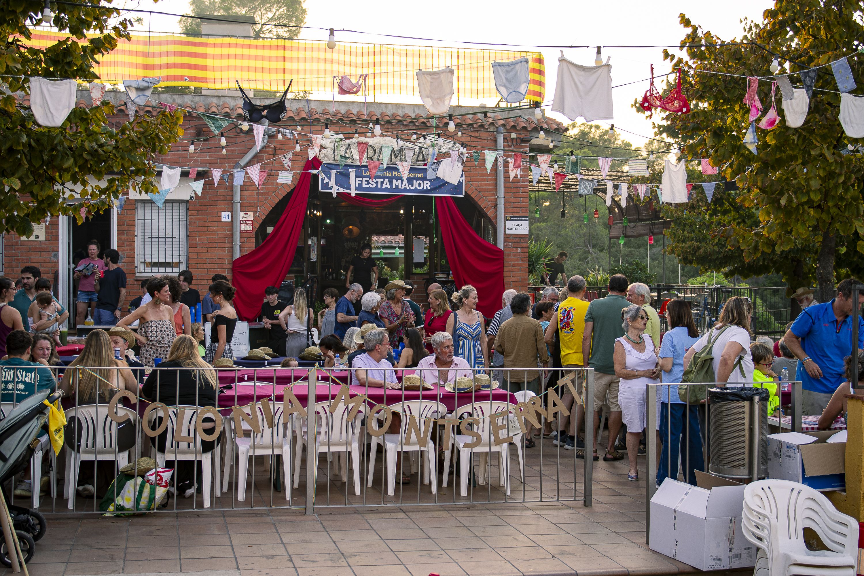 Sardinada i botifarrada popular  de la Festa Major de la Colònia Montserrat de Valldoreix. FOTO: Pol Rodríguez (TOT Sant Cugat)