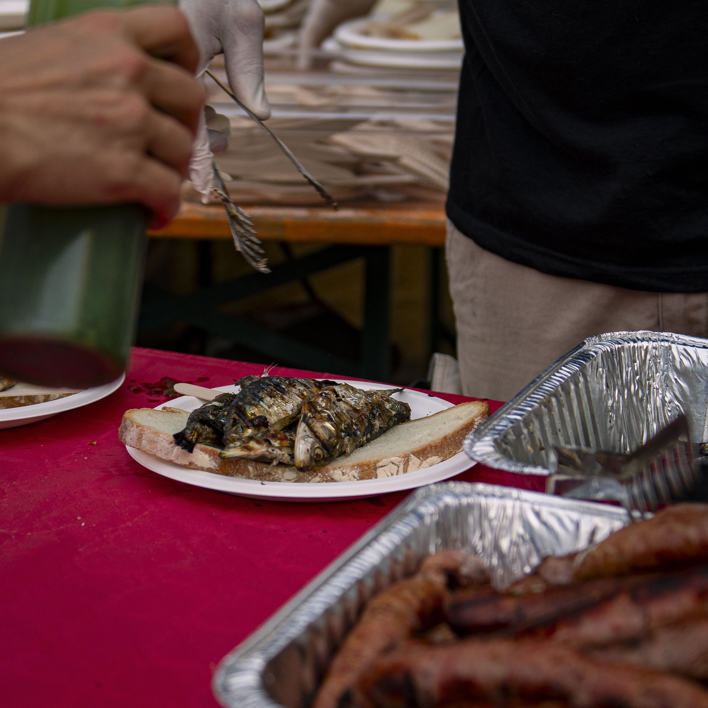 Sardinada i botifarrada popular  de la Festa Major de la Colònia Montserrat de Valldoreix. FOTO: Pol Rodríguez (TOT Sant Cugat)