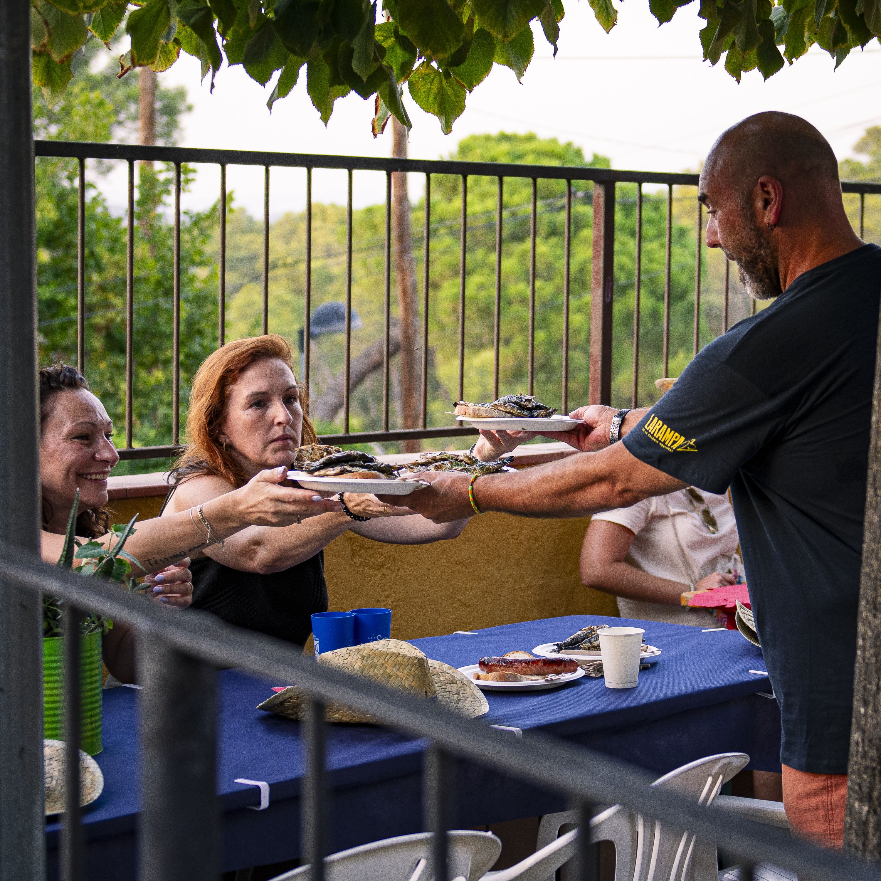 Sardinada i botifarrada popular  de la Festa Major de la Colònia Montserrat de Valldoreix. FOTO: Pol Rodríguez (TOT Sant Cugat)