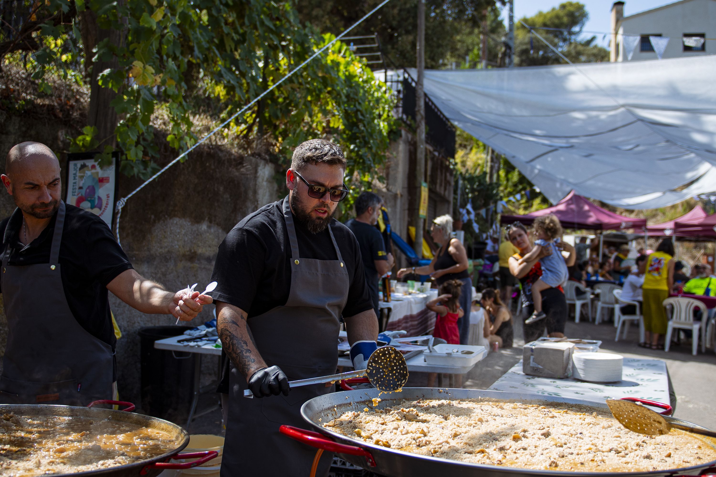 Paellada popular de la Festa Major de la Colònia Montserrat de Valldoreix. FOTO: Pol Rodríguez (TOT Sant Cugat)