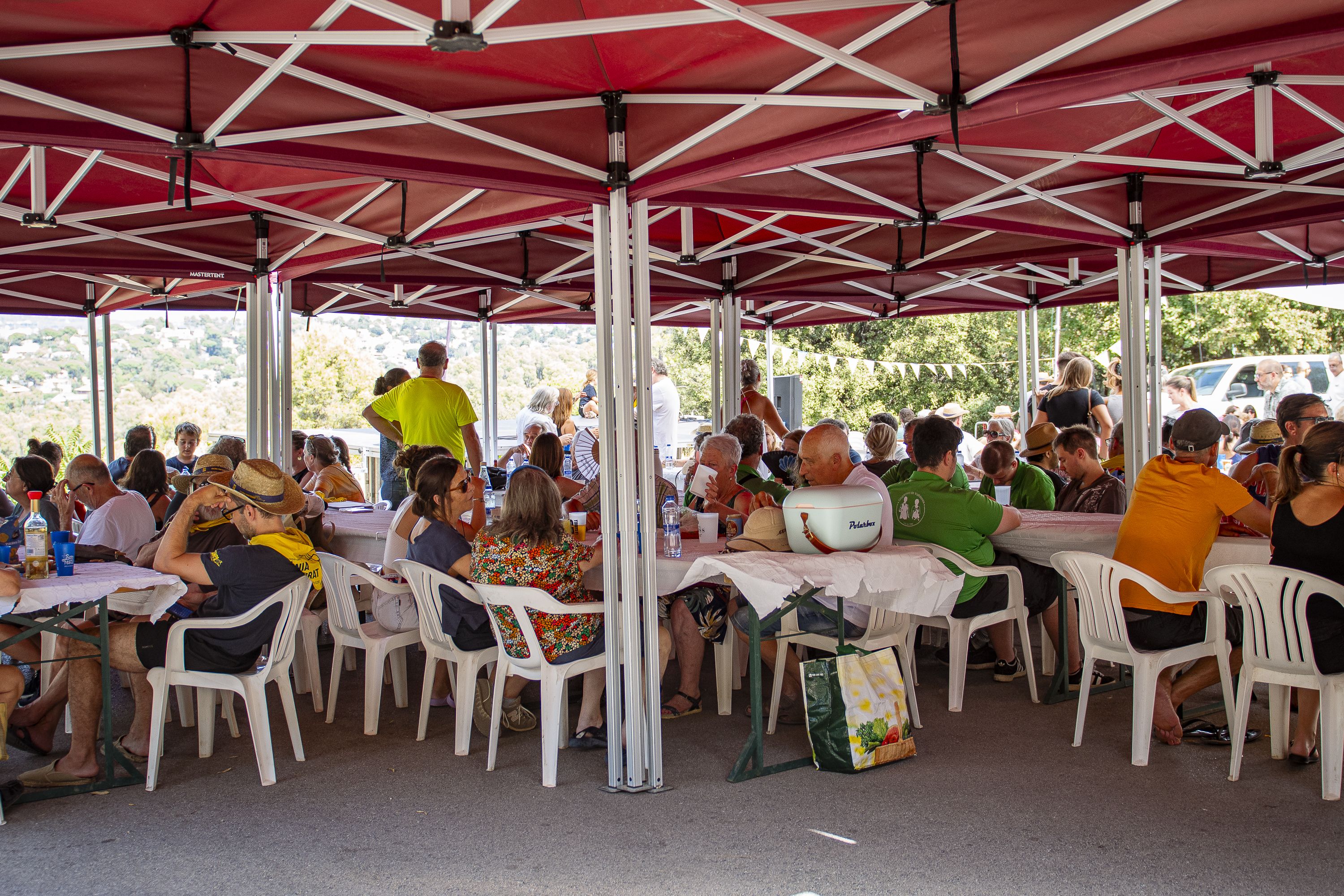 Paellada popular de la Festa Major de la Colònia Montserrat de Valldoreix. FOTO: Pol Rodríguez (TOT Sant Cugat)