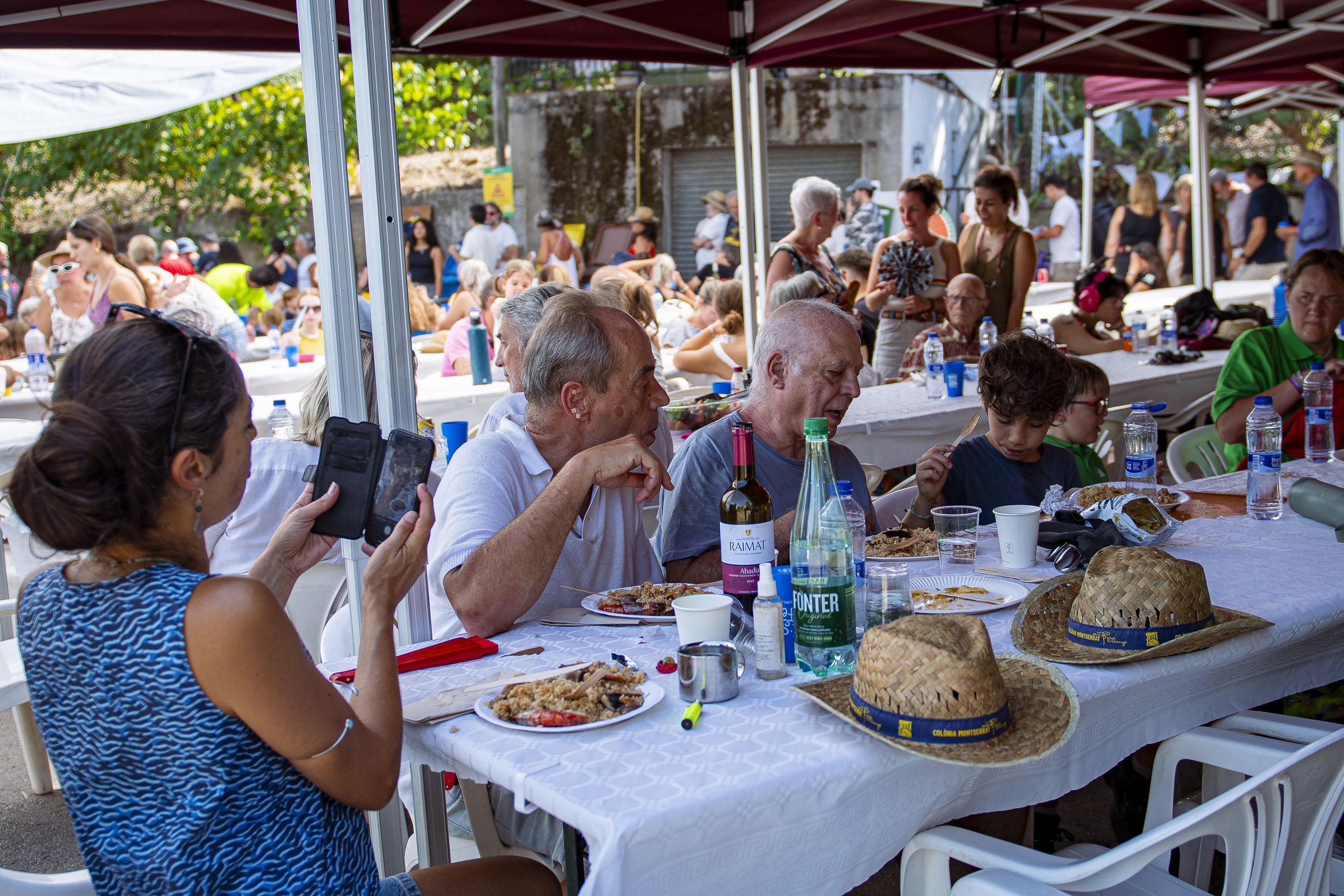 Paellada popular de la Festa Major de la Colònia Montserrat de Valldoreix. FOTO: Pol Rodríguez (TOT Sant Cugat)