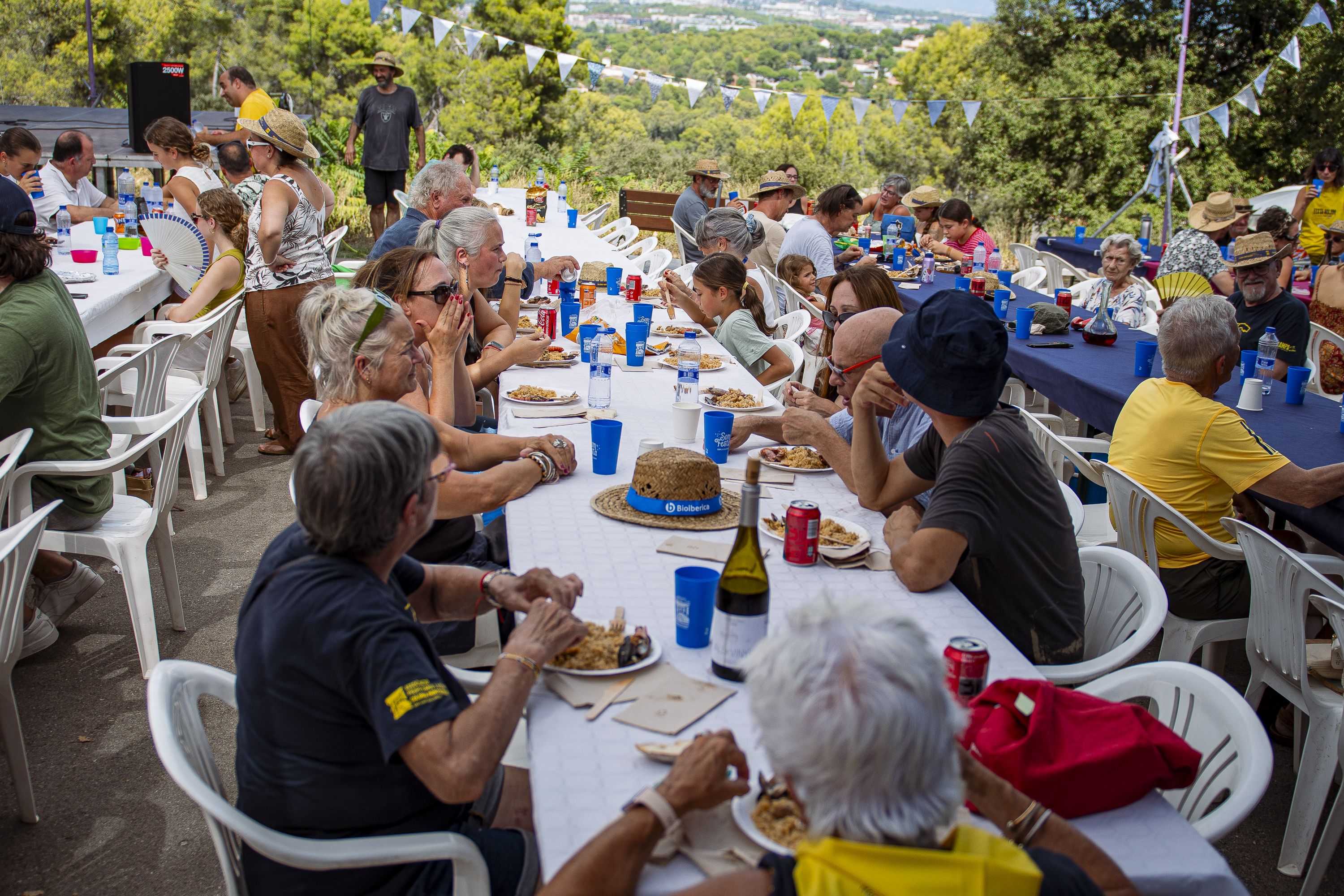 Paellada popular de la Festa Major de la Colònia Montserrat de Valldoreix. FOTO: Pol Rodríguez (TOT Sant Cugat)