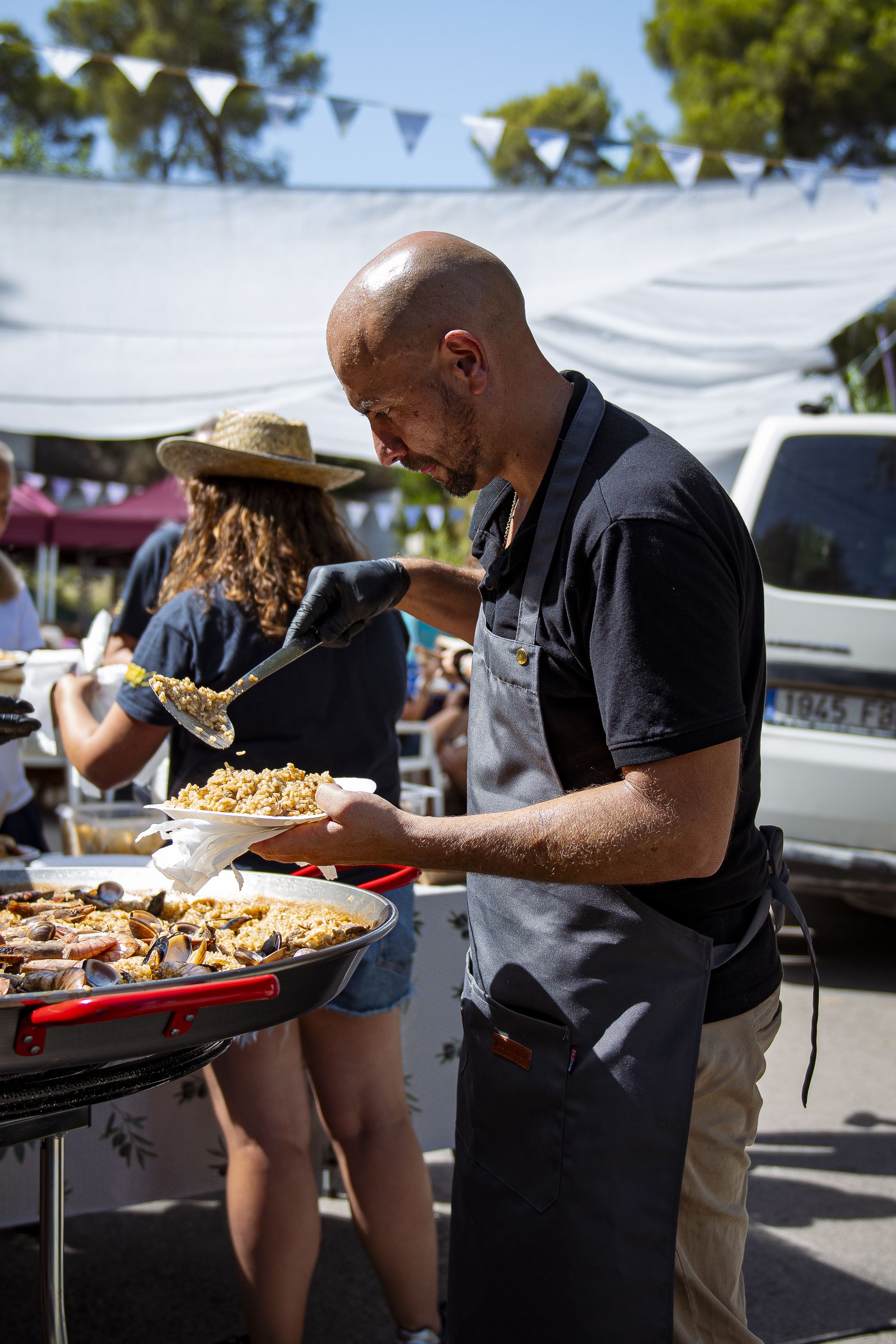 Paellada popular de la Festa Major de la Colònia Montserrat de Valldoreix. FOTO: Pol Rodríguez (TOT Sant Cugat)