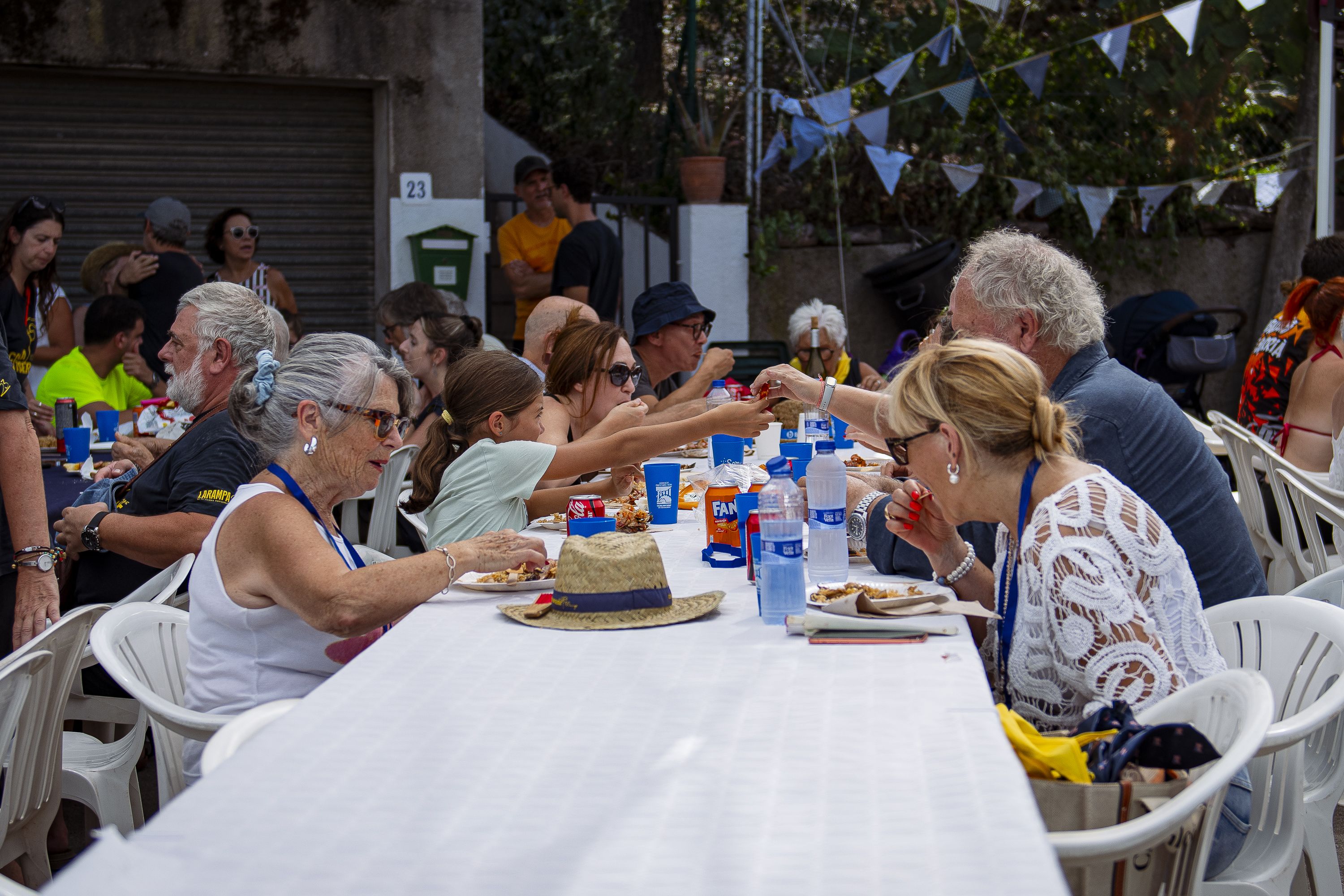 Paellada popular de la Festa Major de la Colònia Montserrat de Valldoreix. FOTO: Pol Rodríguez (TOT Sant Cugat)