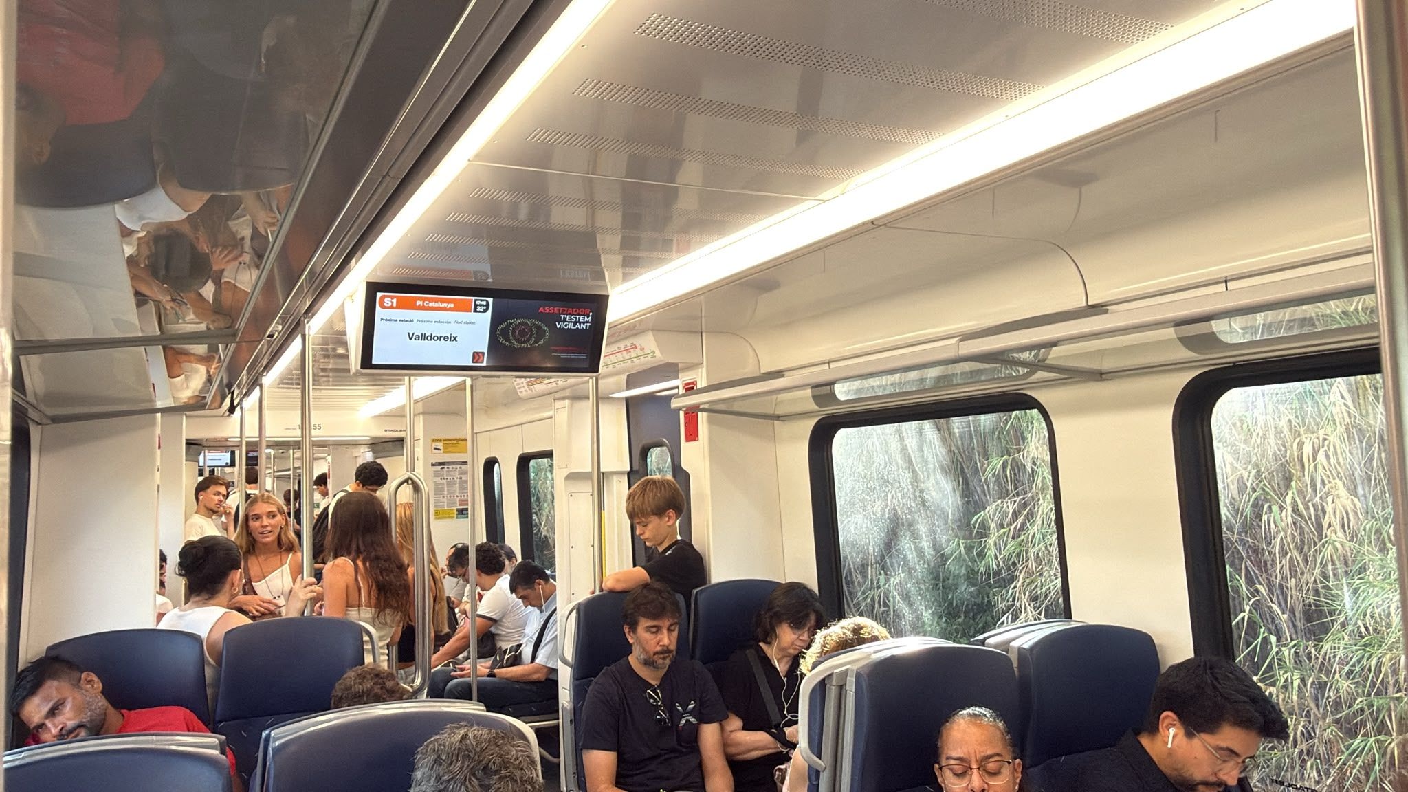 Un tret aturat entre Sant Cugat i Valldoreix a causa d'una avaria. FOTO: TOT Sant Cugat