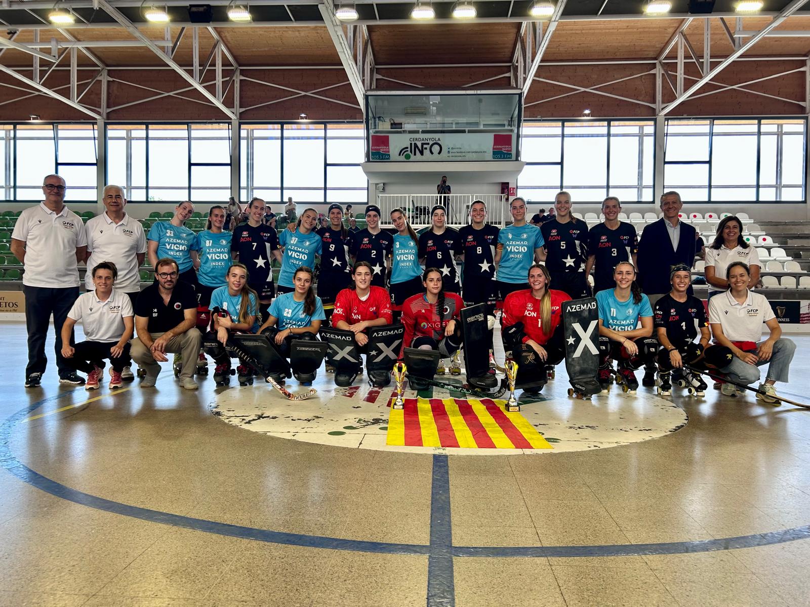 El primer equip femení del PHC Sant Cugat i la selecció catalana en la Copa Monestir. FOTO: Cedida