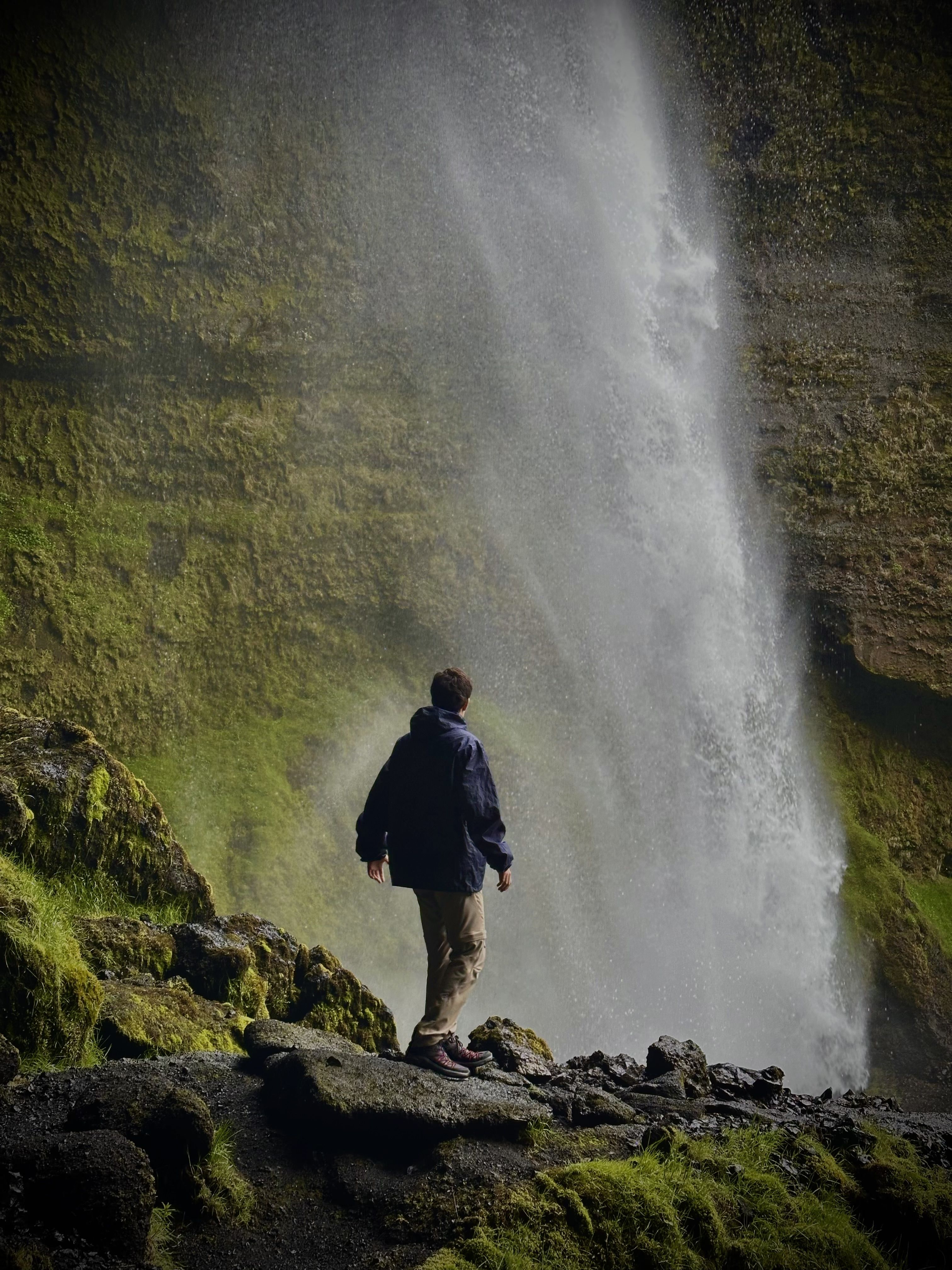 Observant la cascada · Hvolsvöllur, Islàndia FOTO: Roberto Bosco