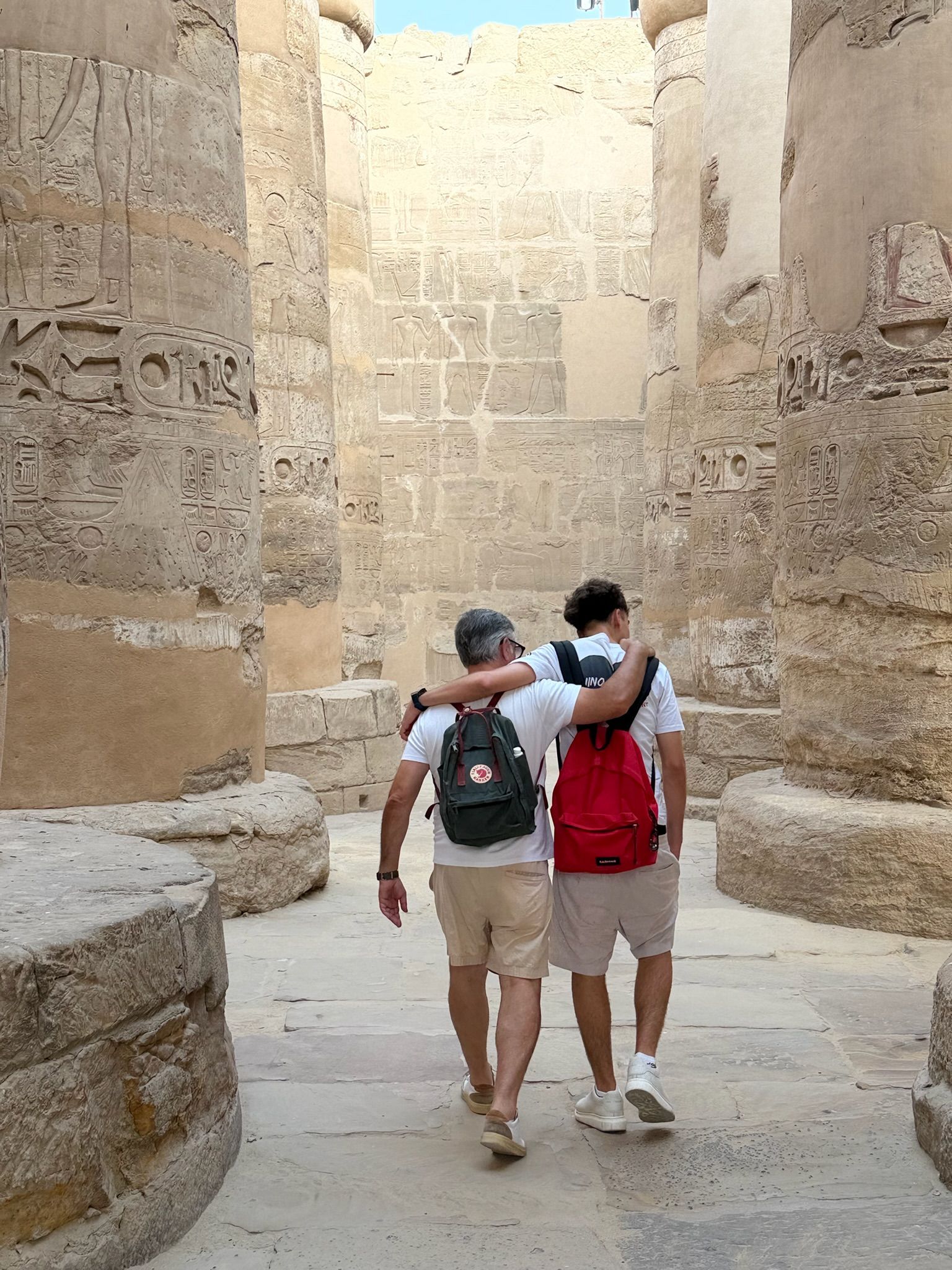 Una generació més…. · Temple de Karnak, Egipte FOTO: Toni Llacuna Creixell