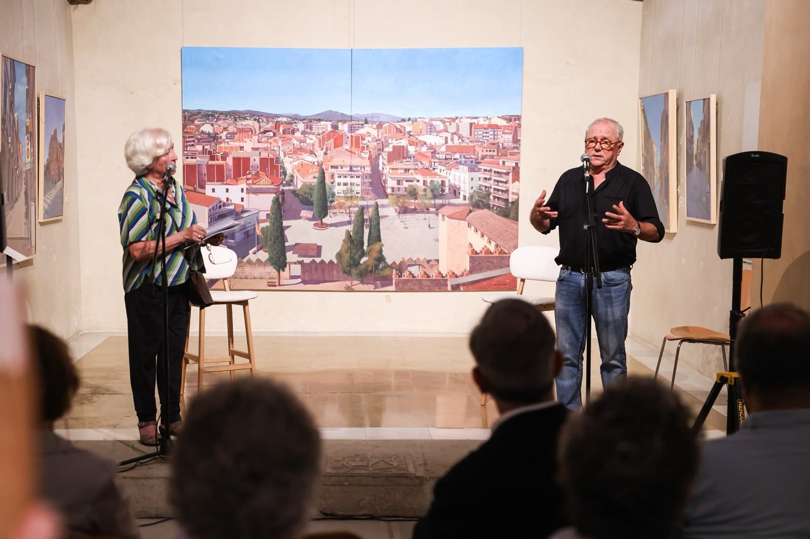 Paco Minuesa i Imma Pueyo durant la inauguració de l'exposició. FOTO: Ajuntament.