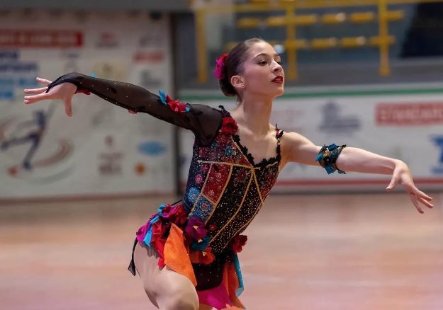 Júlia Caravantes va pujar en 2 ocasions al podi del Campionat d'Europa de patinatge artístic. FOTO: Cedida