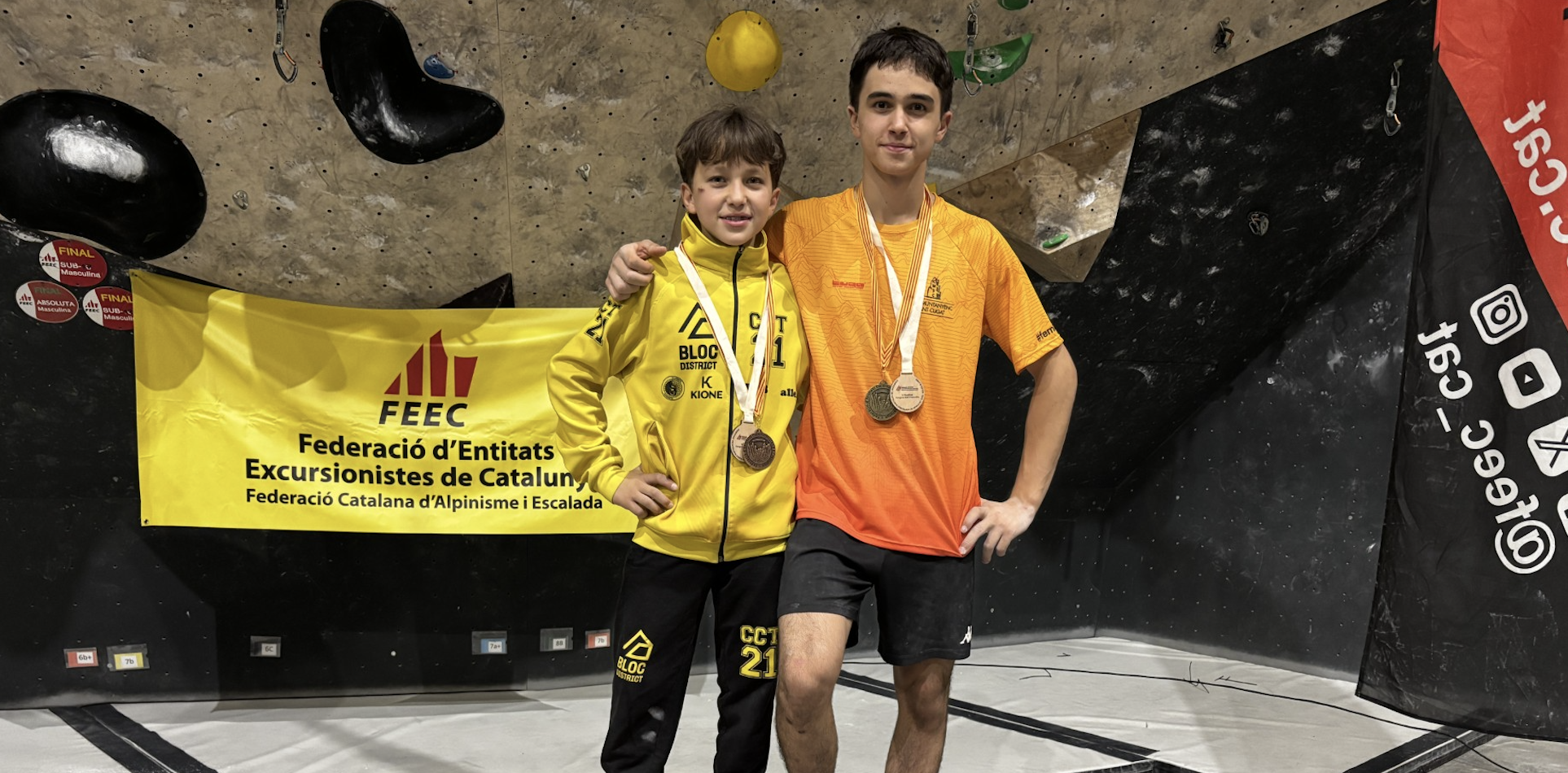 Eloi Serra (esquerra) i Biel Serra (dreta) en el podi del Campionat de Catalunya d'escalada de dificultat. FOTO: Cedida