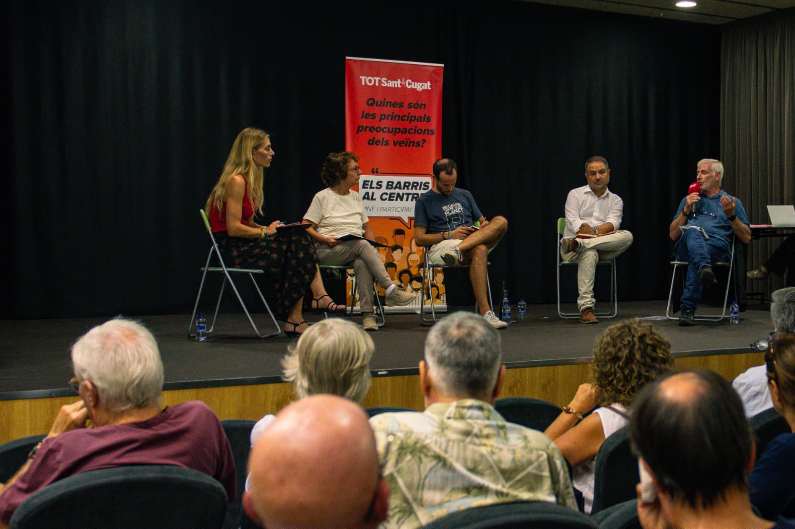Cicle de debats 'Els barris al centre' amb els veïns de Coll Favà i Can Magí. FOTO: Pol Rodríguez (TOT Sant Cugat)