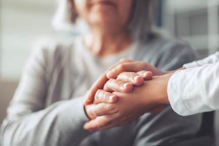L’Alzheimer és una malaltia erosiva amb qui la pateix, però també amb tot el seu entorn. FOTO: Cedida