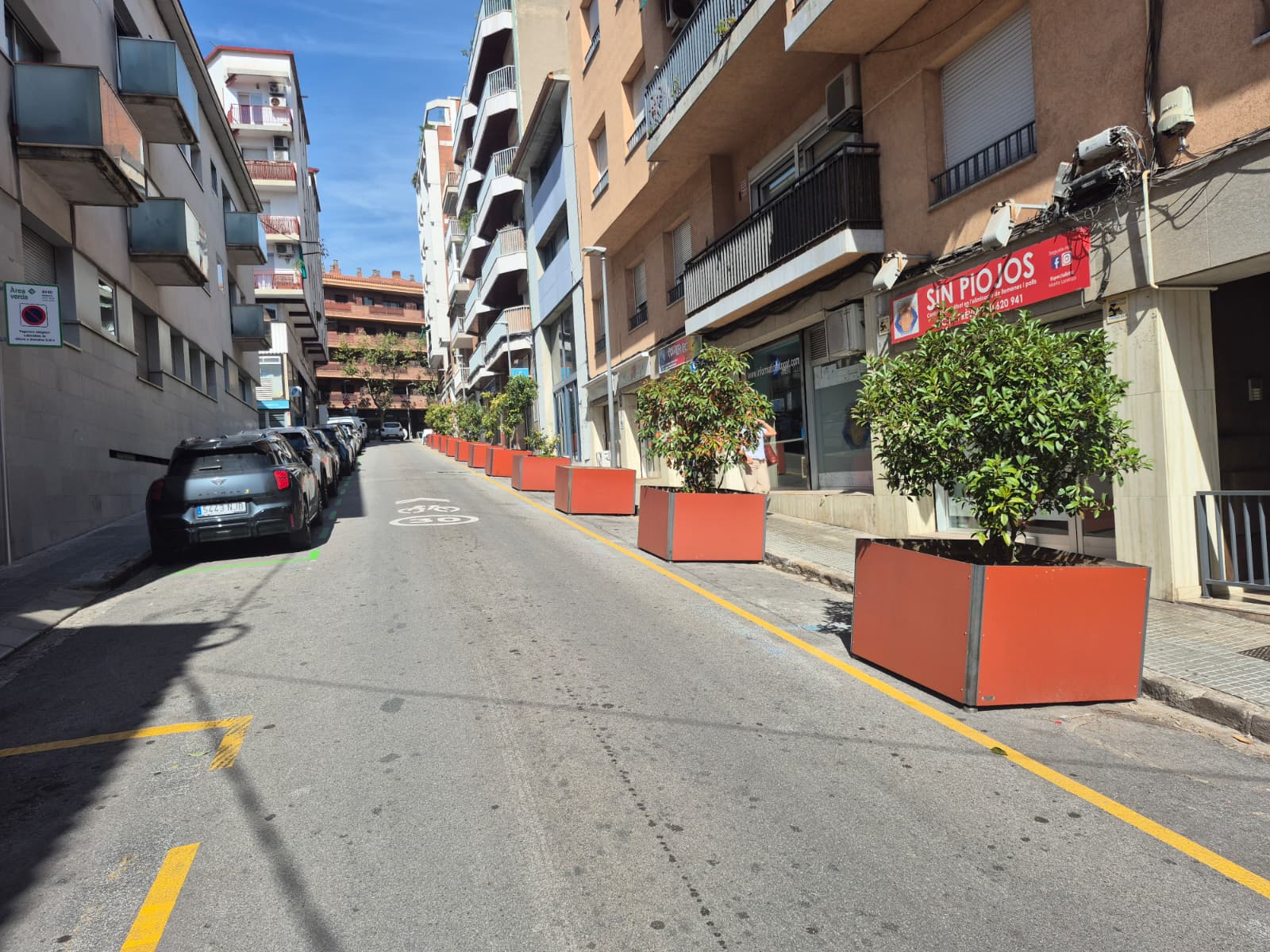 El camí del Colomer, amb els nous testos a on hi havia aparcaments FOTO: TOT Sant Cugat