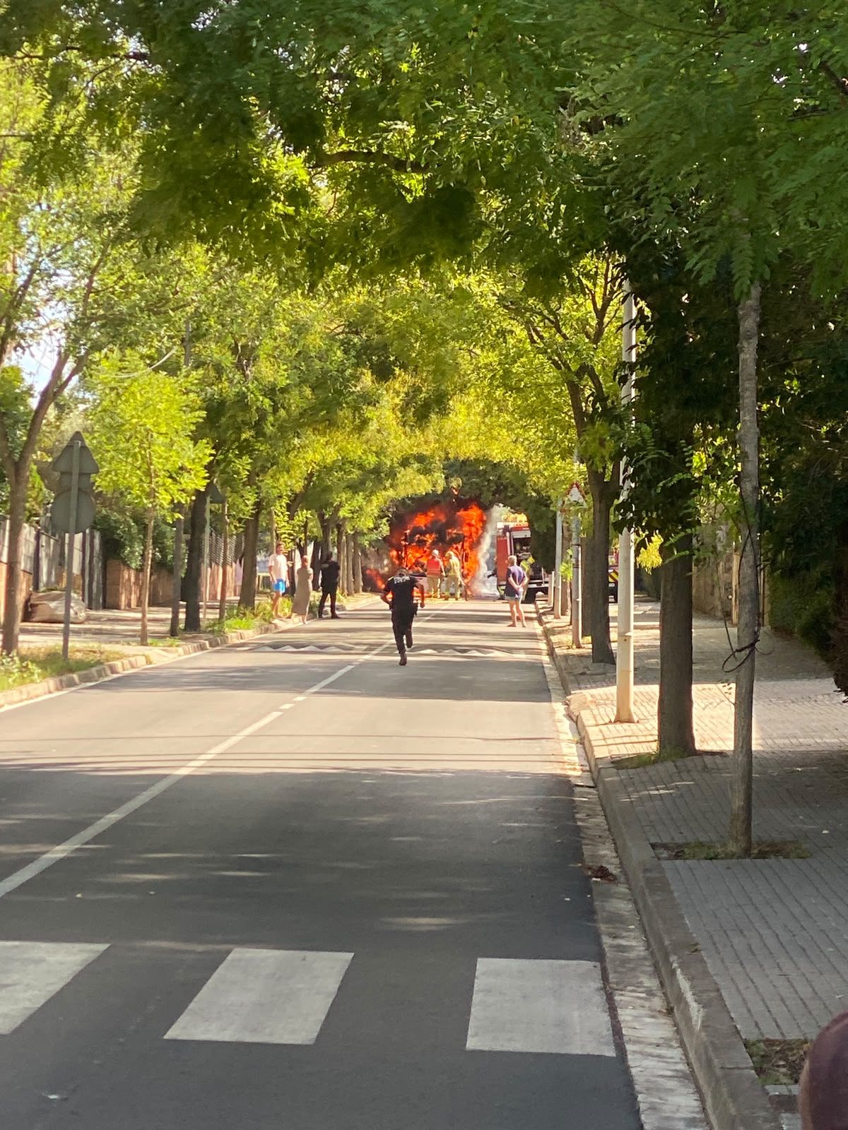 Incendi d'un autobus a Sant Cugat. FOTO: Cedida.