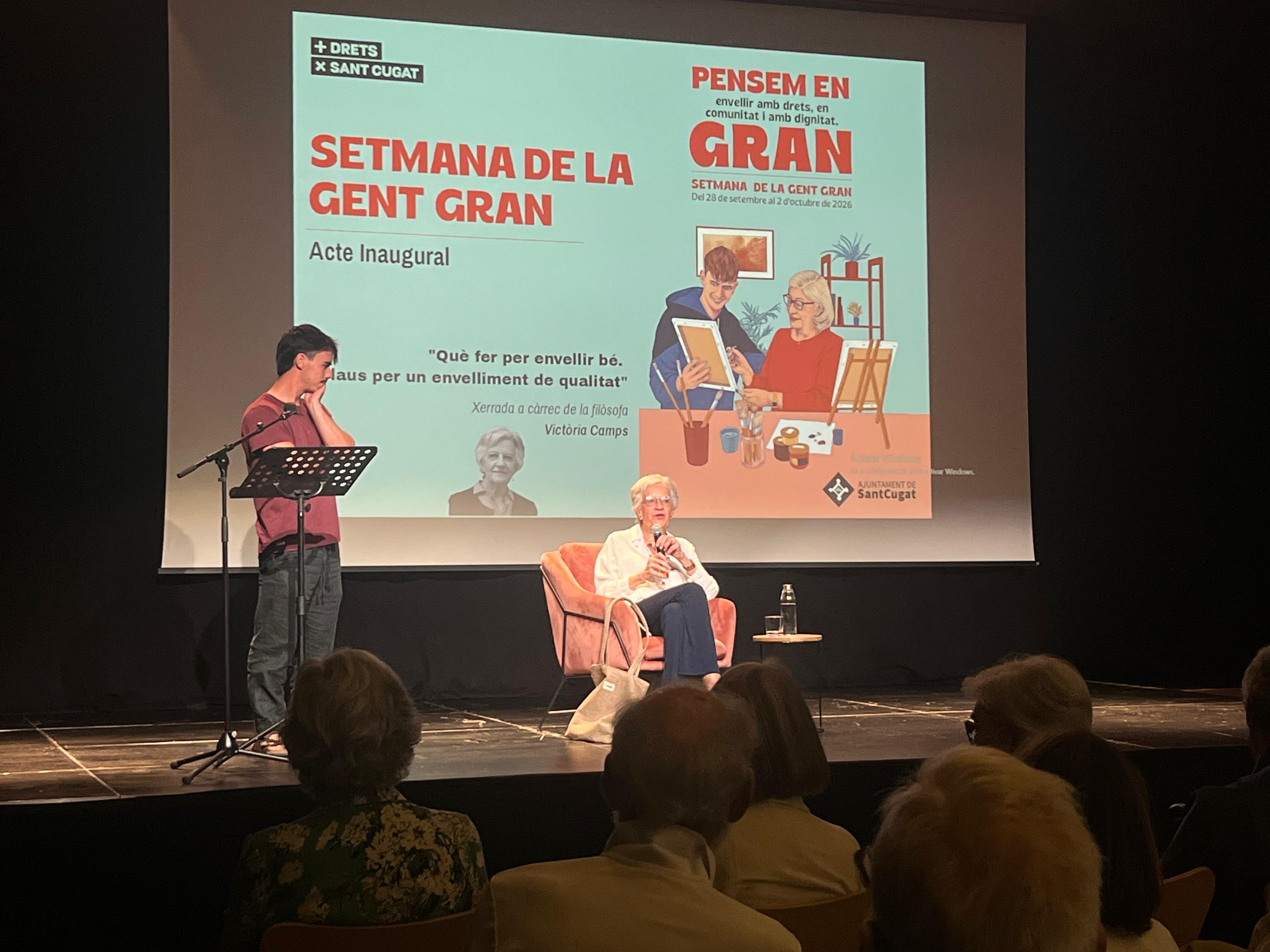 La filòsofa santcugatenca Victòria Camps durant la conferiència "Què fer per envellir bé. Claus per un envelliment de qualitat". FOTO: TOT Sant Cugat.