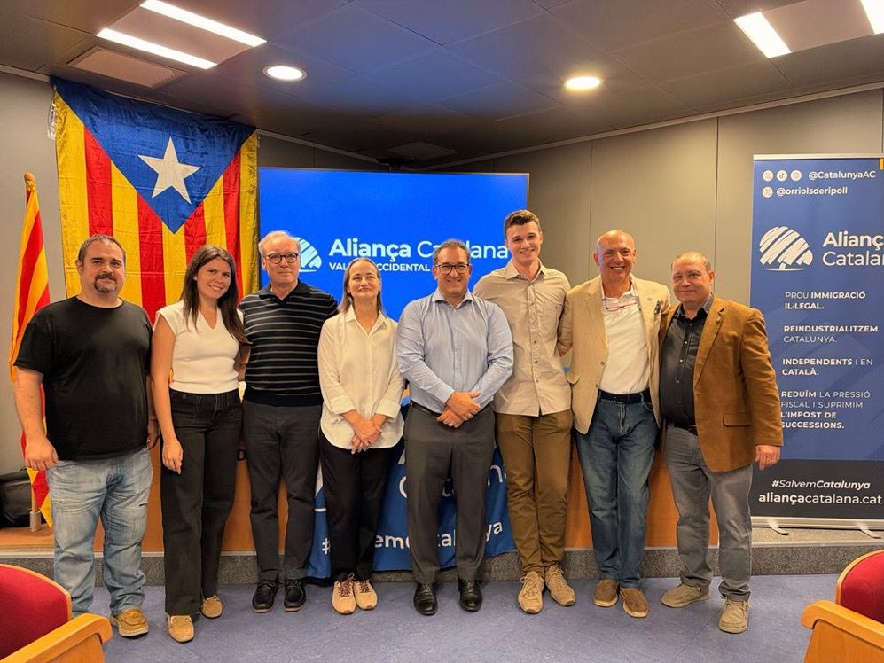Els membres de la nova executiva d'Aliança Catalana FOTO: Cedida