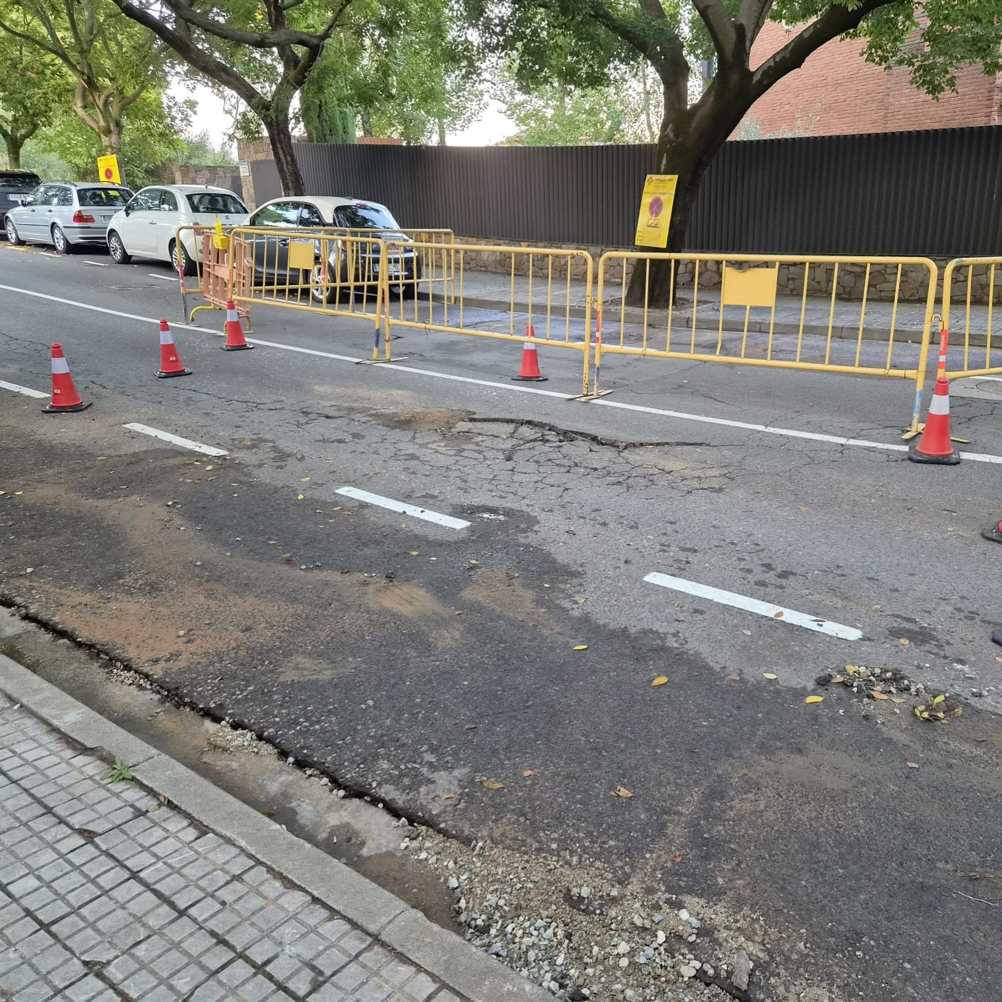 El carrer té risc d'esfondrament FOTO: EMD Valldoreix