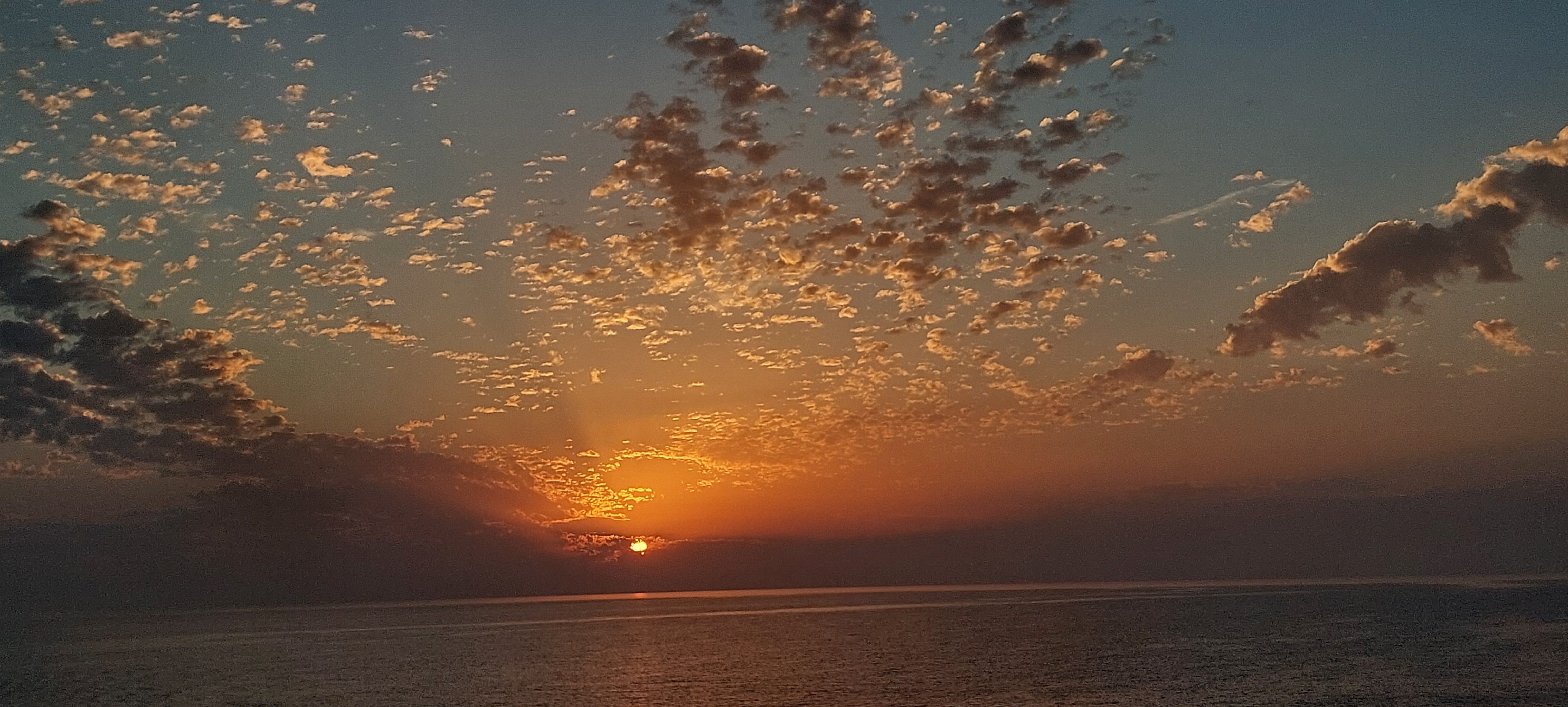 Amanece camino de Formentera · Alta mar FOTO: Francisco Cervantes