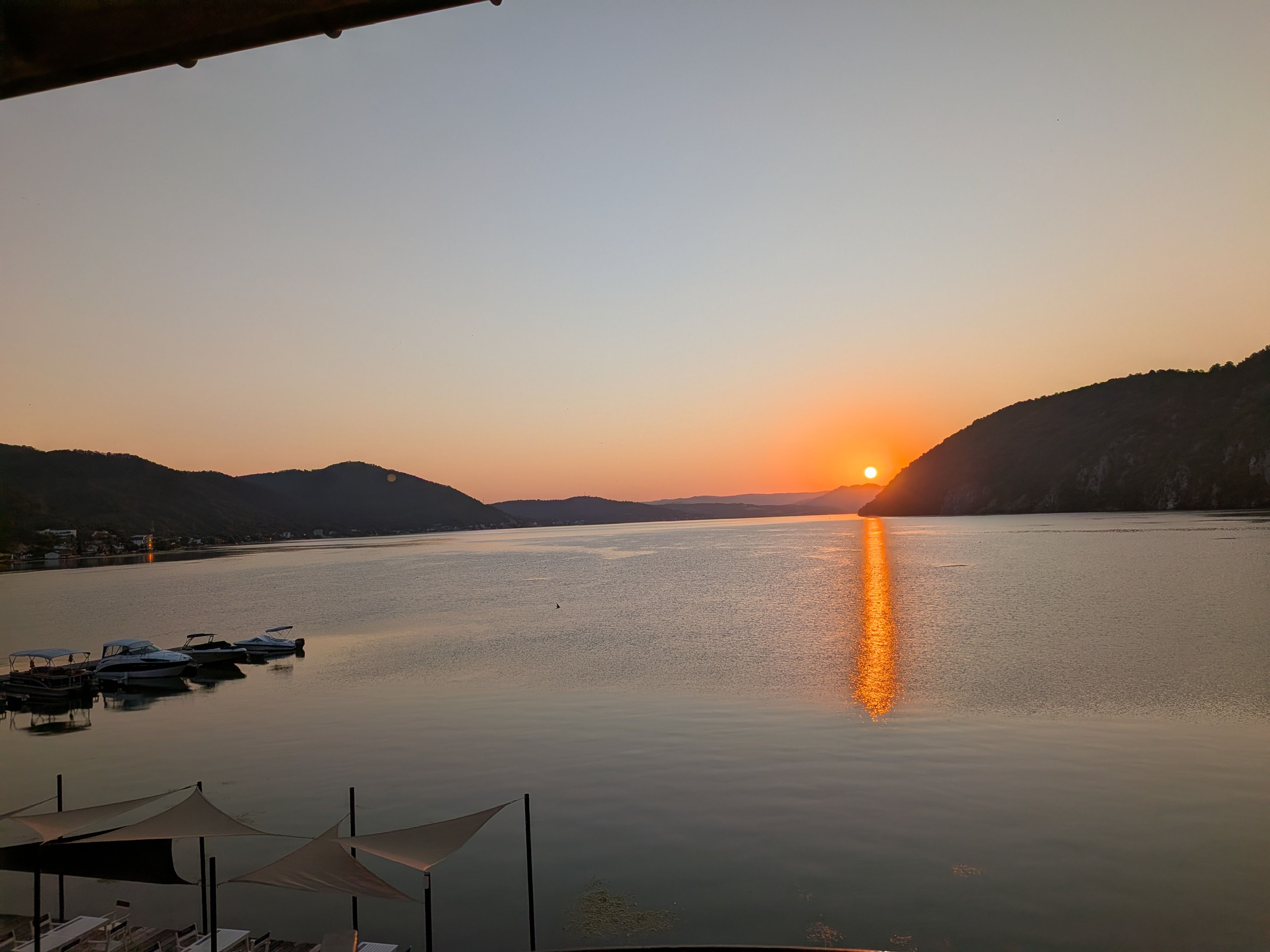 Amanecer en el Danubio · Eselnita, Rumania FOTO: Ana Ilinca