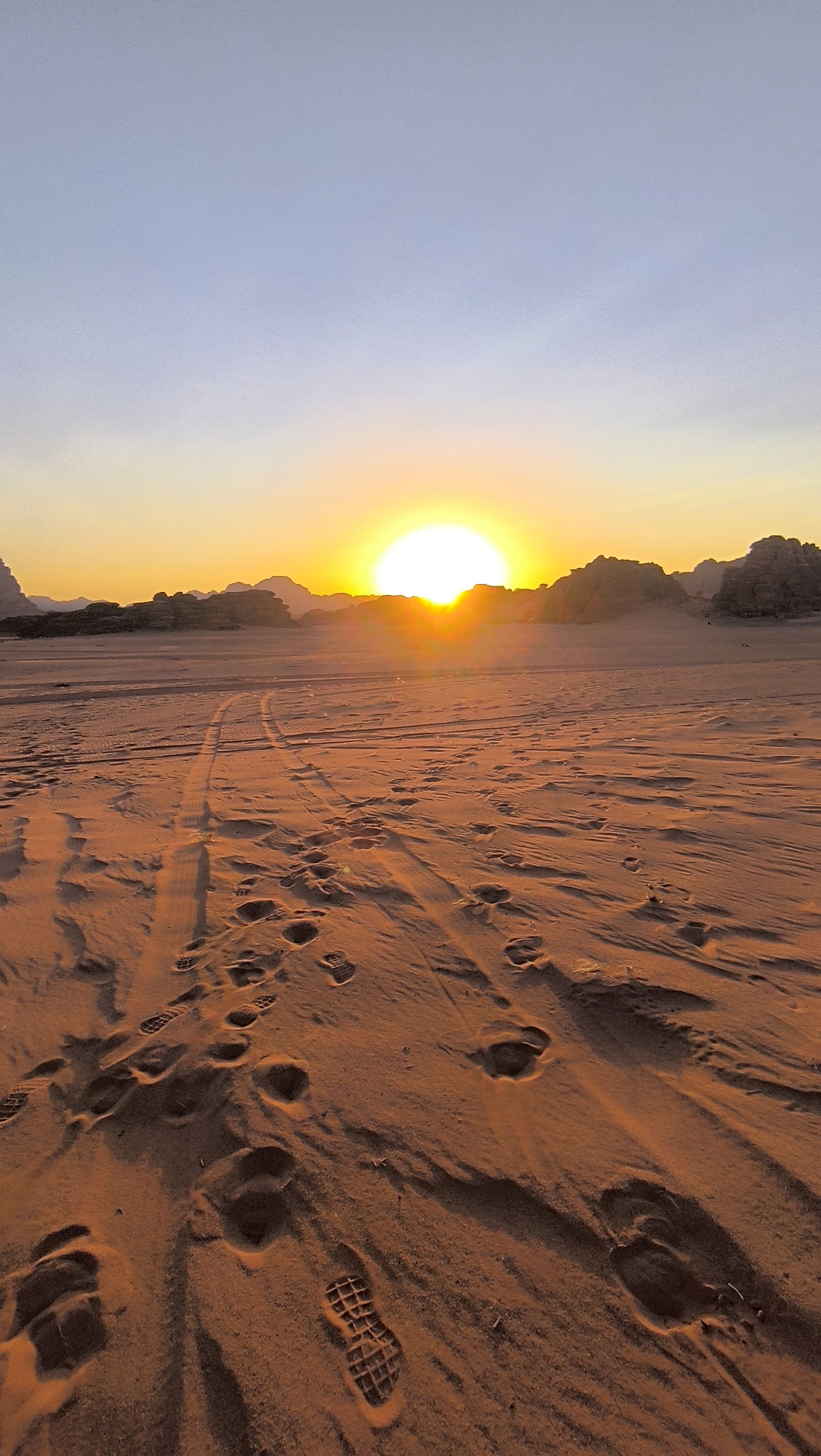 CAPVESPRE AL DESERT · WADI RUM   JORDÀNIA  FOTO: Maria Àngels Gallisa Soms
