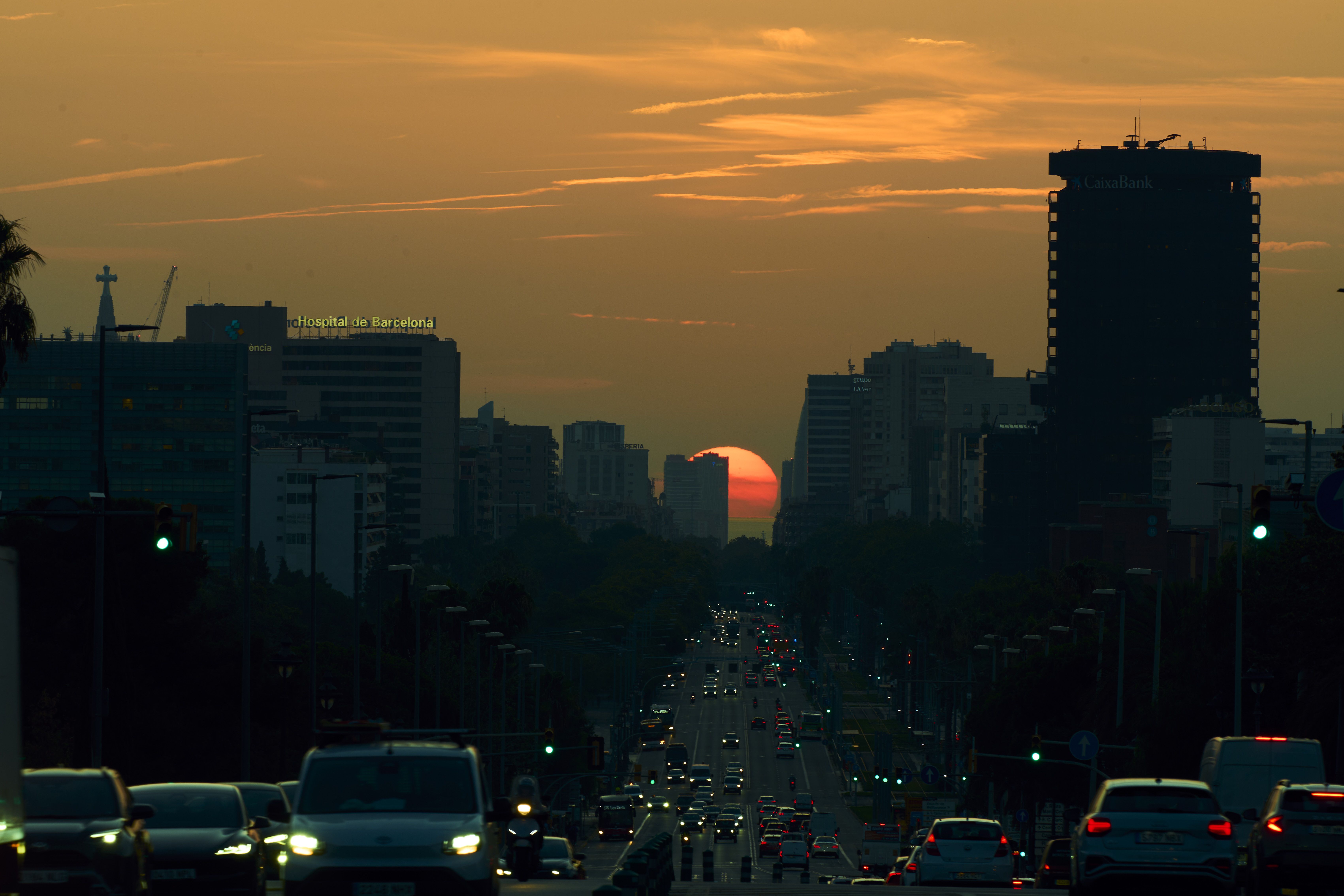 Comença el dia! · A la Av. Diagonal de Barcelona FOTO: DAVID BOU MARTÍNEZ