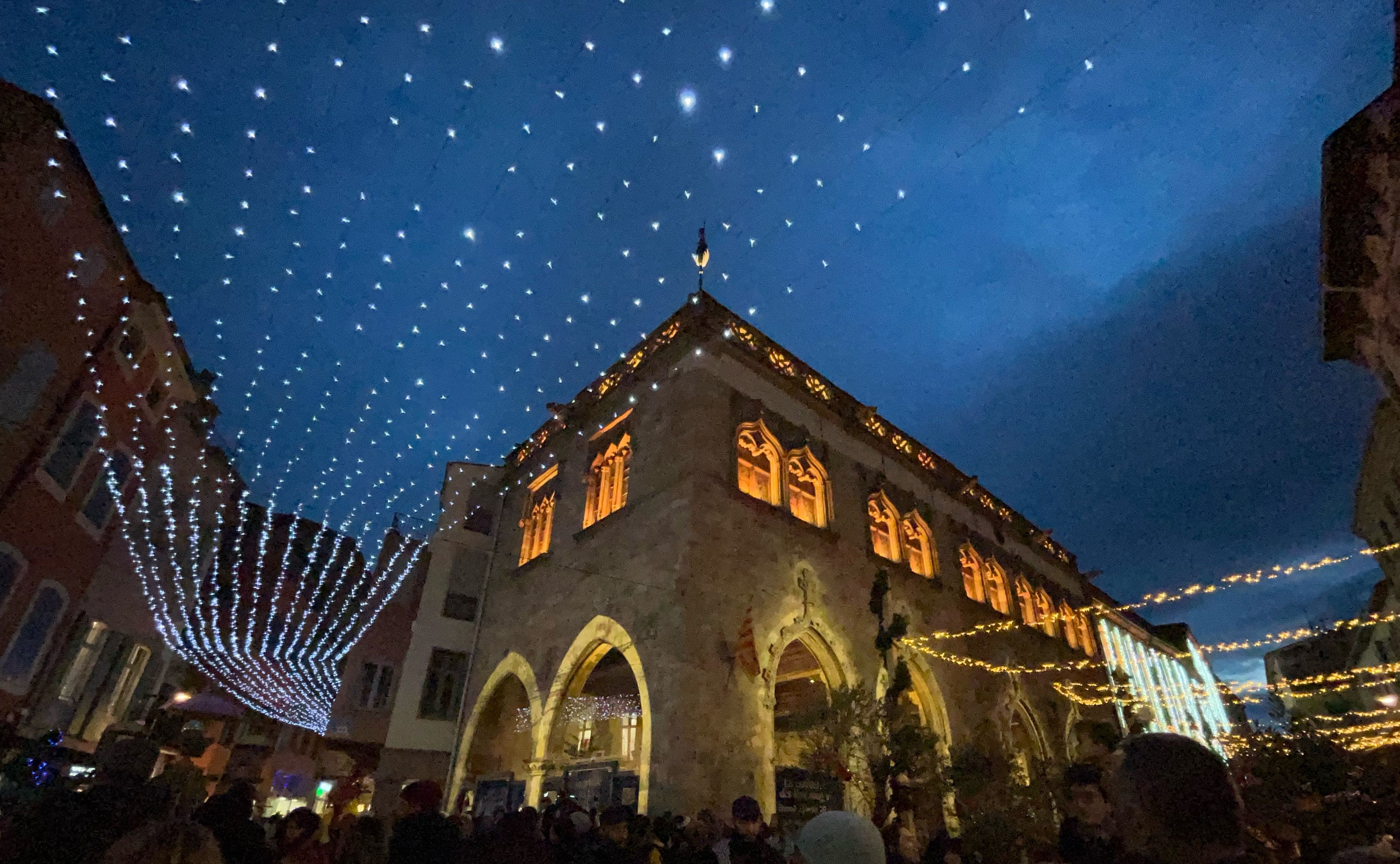 Constelación Navideña sobre la Lonja · Perpignan FOTO: Emilio López Coronado